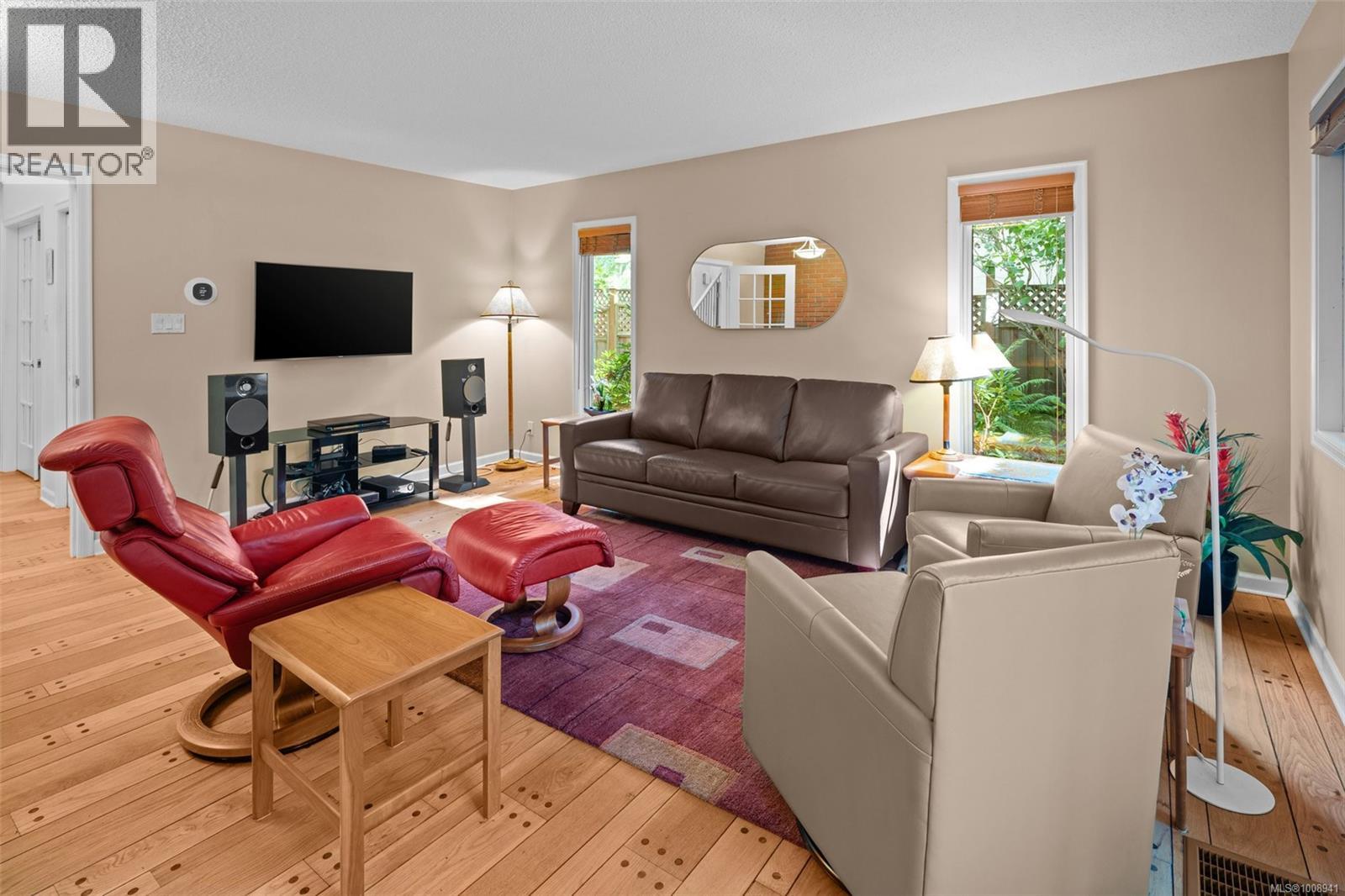 Photo 8 of 4216 Lynnfield Cres, Saanich BC