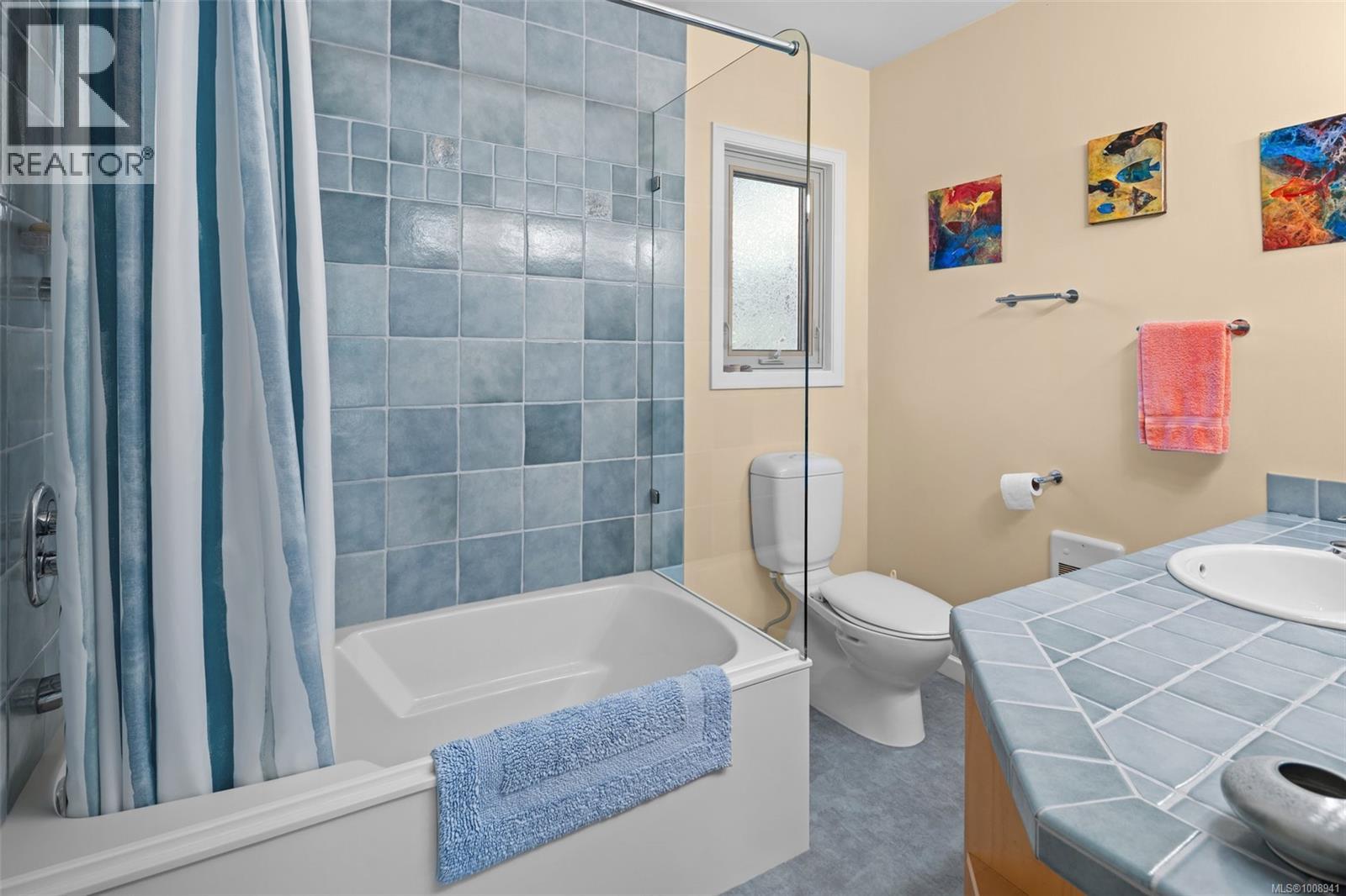 Photo 12 of 4216 Lynnfield Cres, Saanich BC