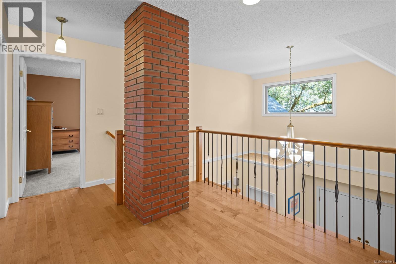 Photo 38 of 4216 Lynnfield Cres, Saanich BC