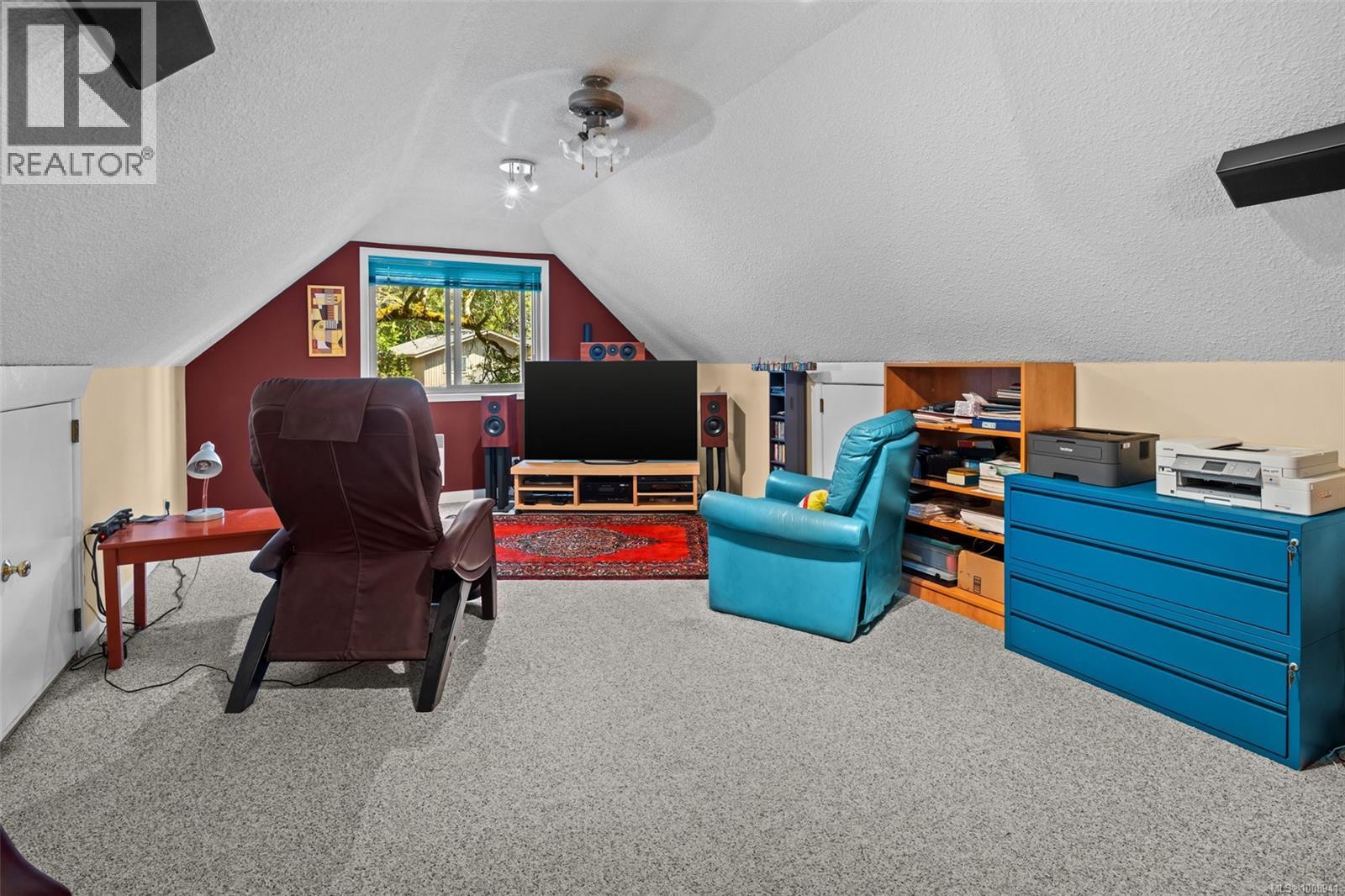 Photo 2 of 4216 Lynnfield Cres, Saanich BC