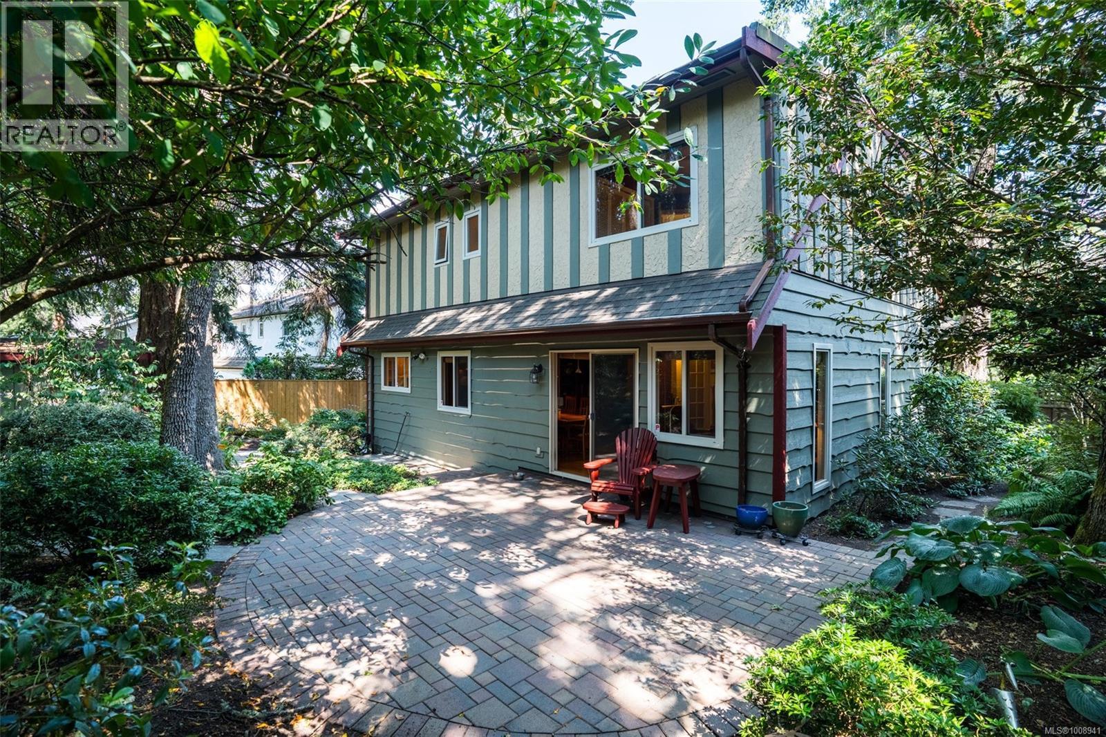 Photo 27 of 4216 Lynnfield Cres, Saanich BC