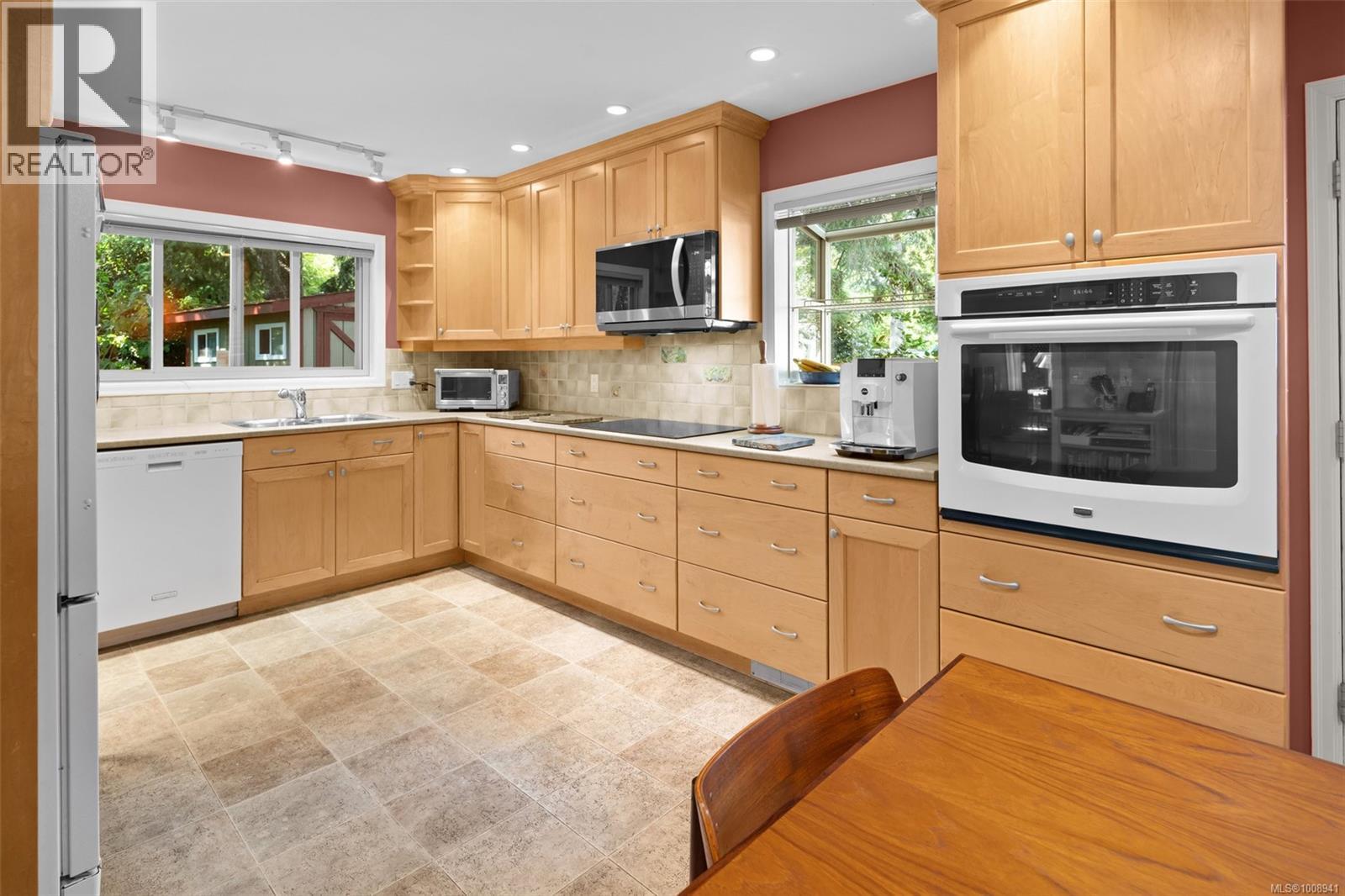 Photo 35 of 4216 Lynnfield Cres, Saanich BC