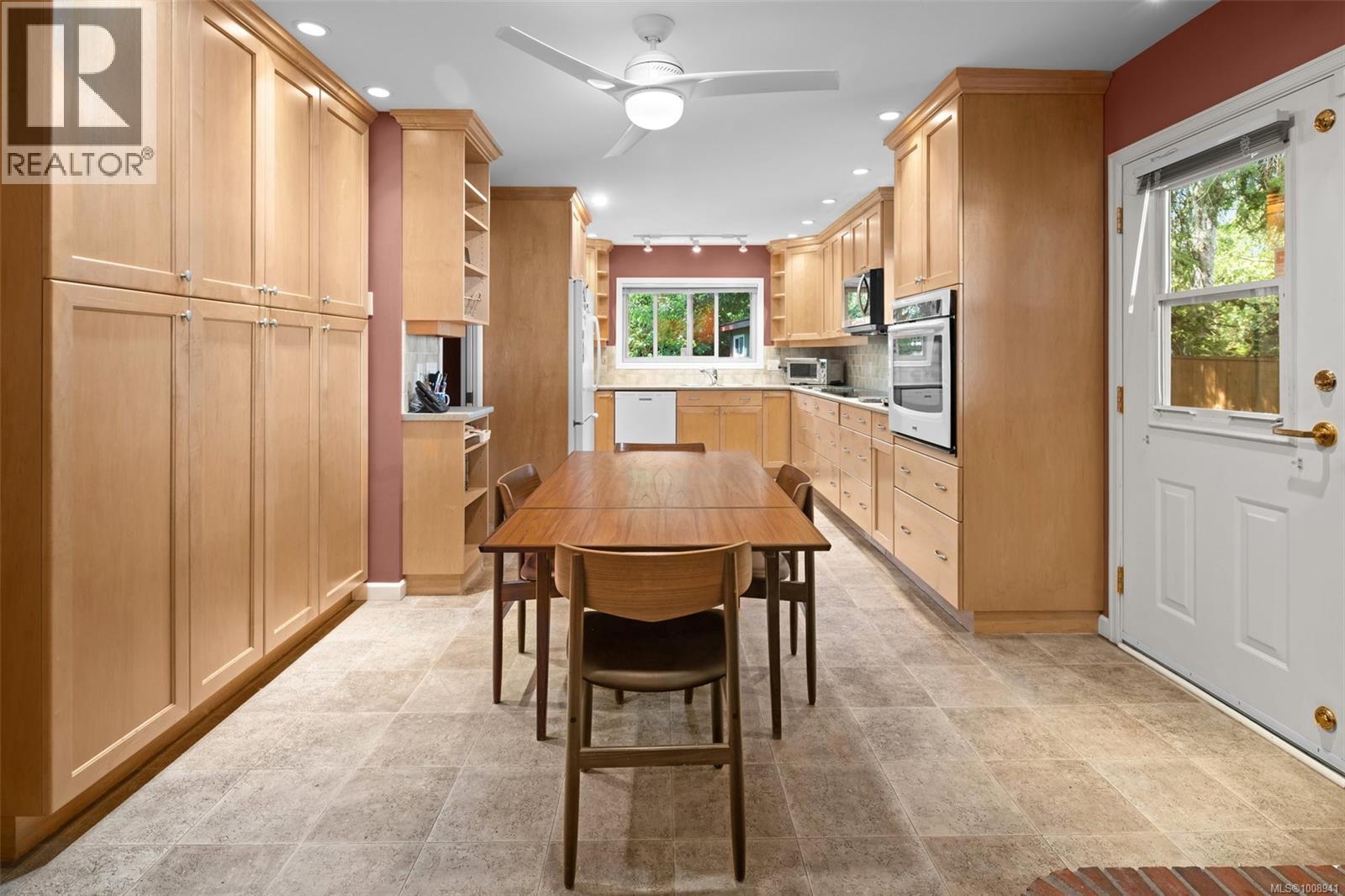 Photo 22 of 4216 Lynnfield Cres, Saanich BC