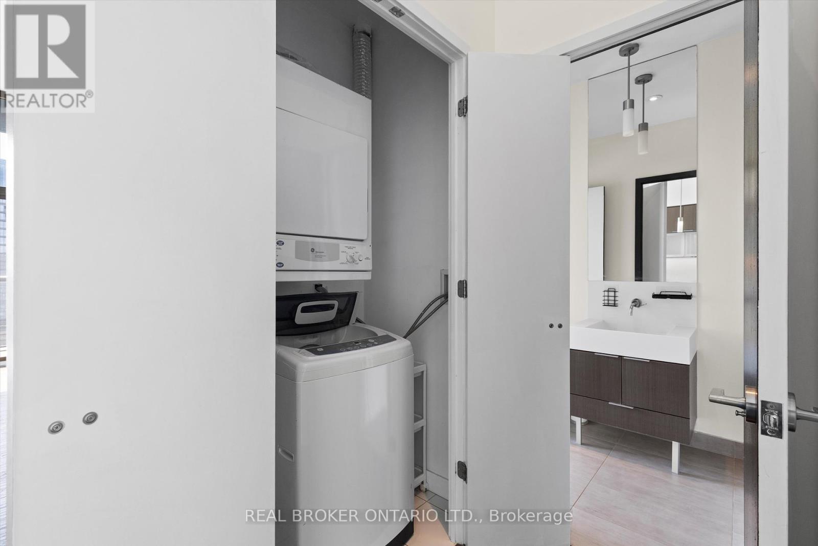 Photo 26 of Ph 4403 110 Charles Street E, Toronto ON