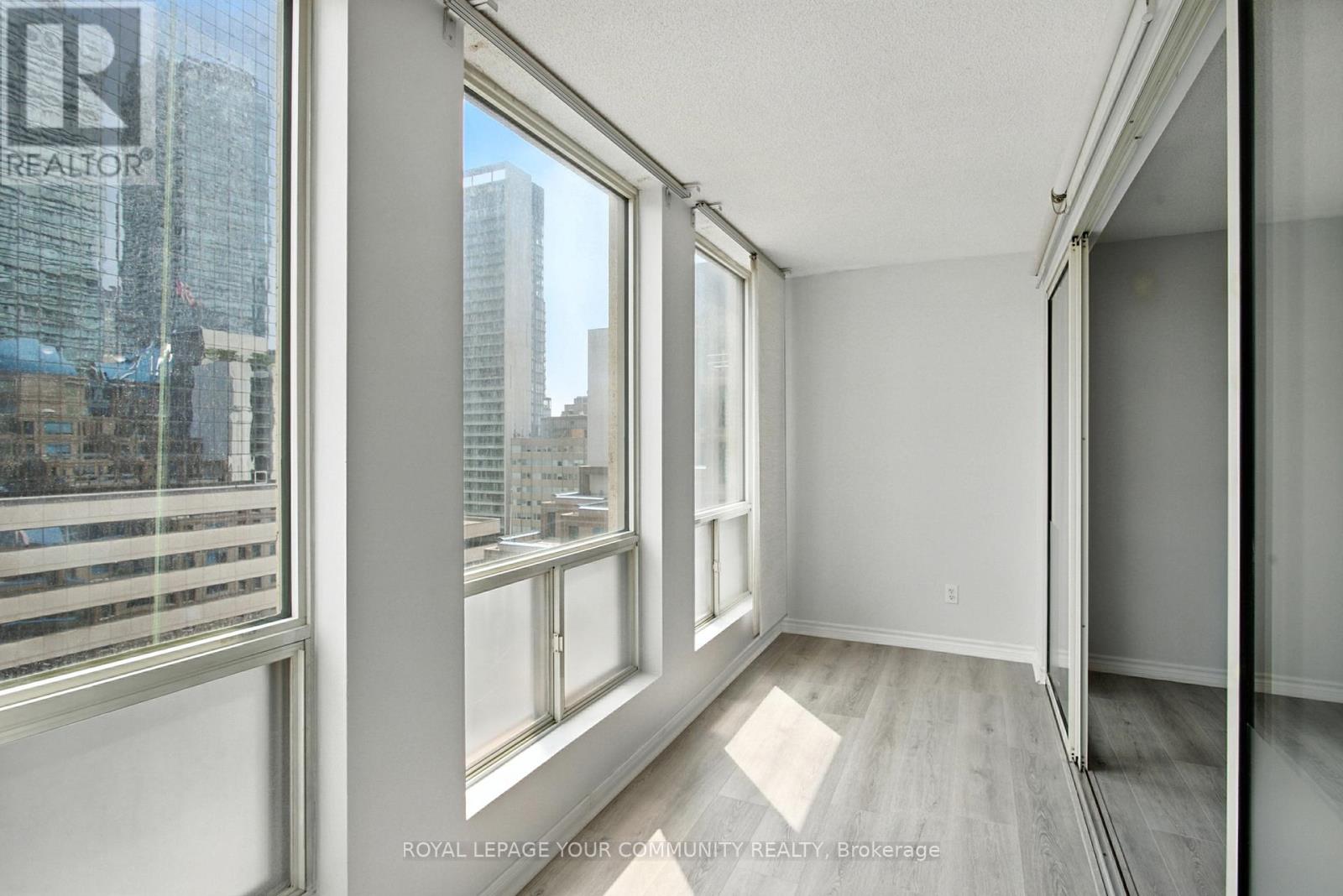 Photo 18 of 1103 25 Grenville Street, Toronto ON