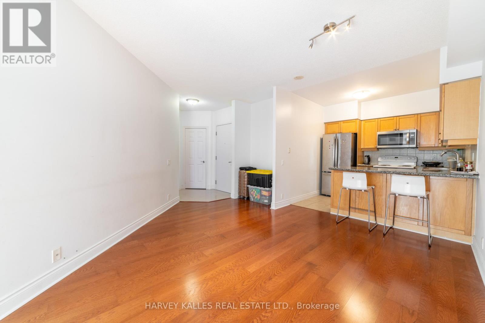 Photo 3 of 1424 80 Harrison Garden Boulevard, Toronto ON