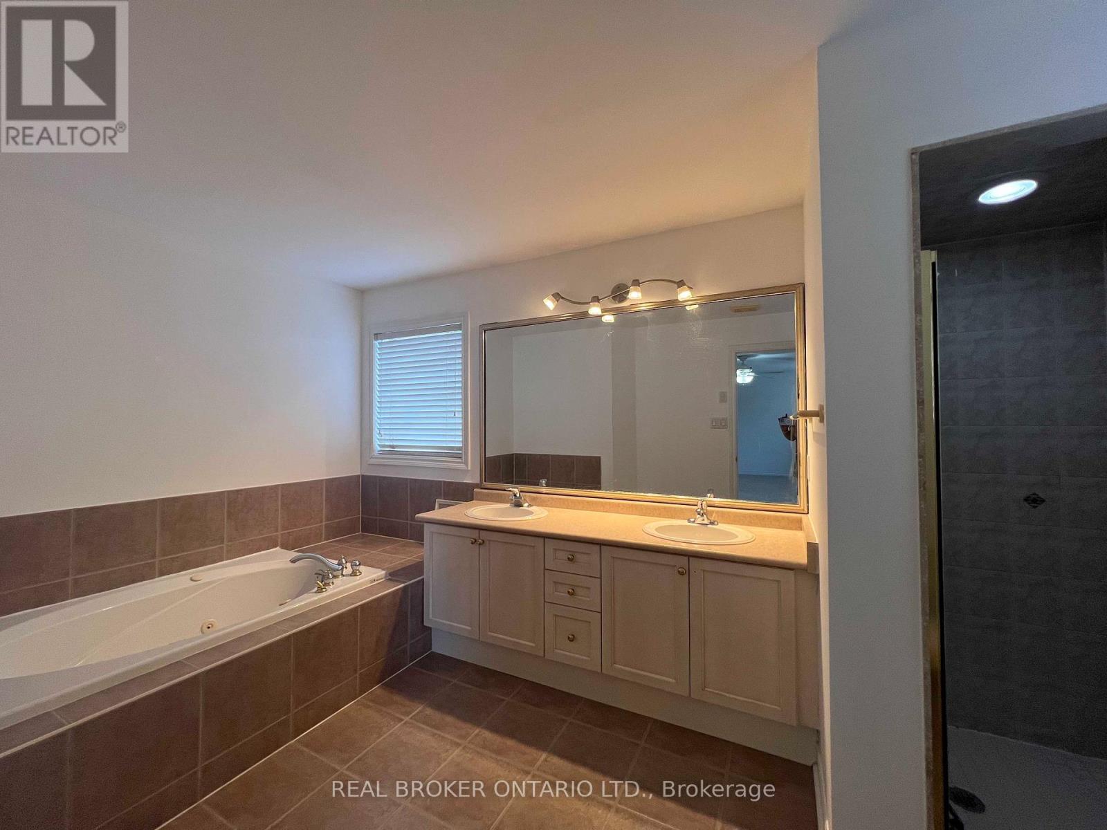 Photo 13 of 36 Stonebridge Boulevard, Toronto ON