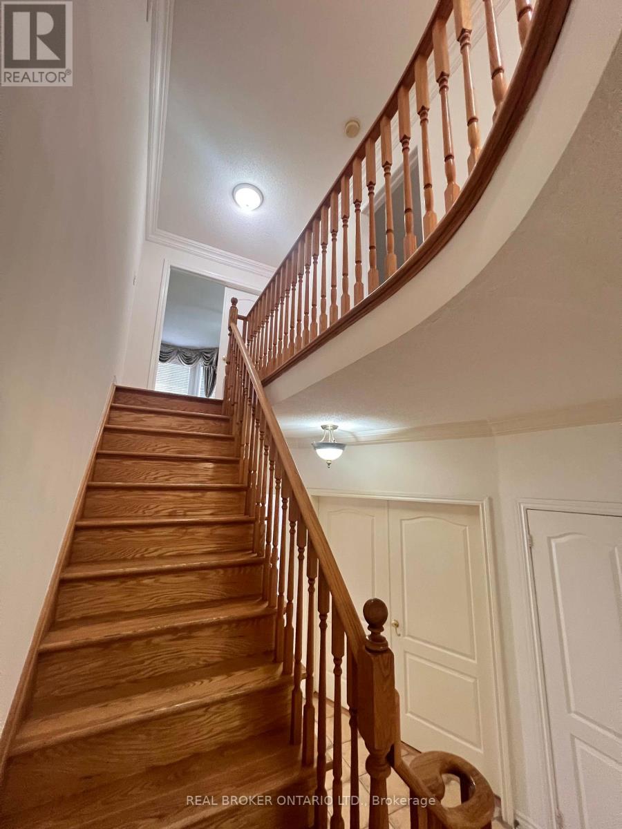 Photo 2 of 36 Stonebridge Boulevard, Toronto ON