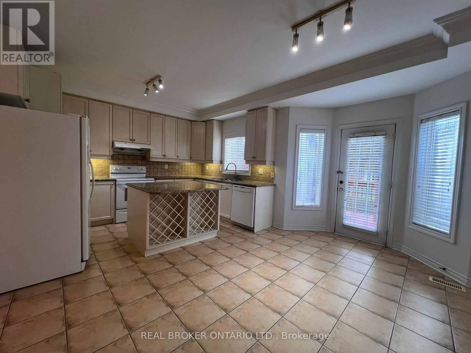 Photo 4 of 36 Stonebridge Boulevard, Toronto ON