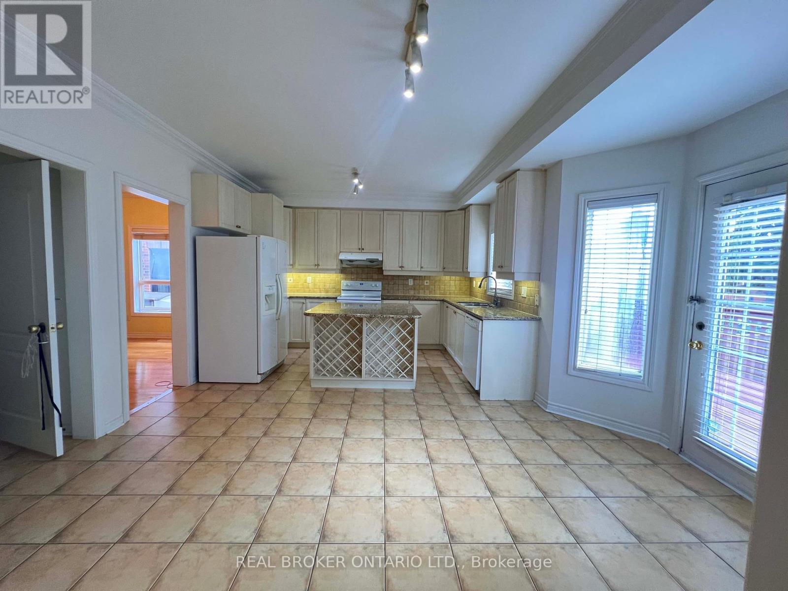 Photo 5 of 36 Stonebridge Boulevard, Toronto ON