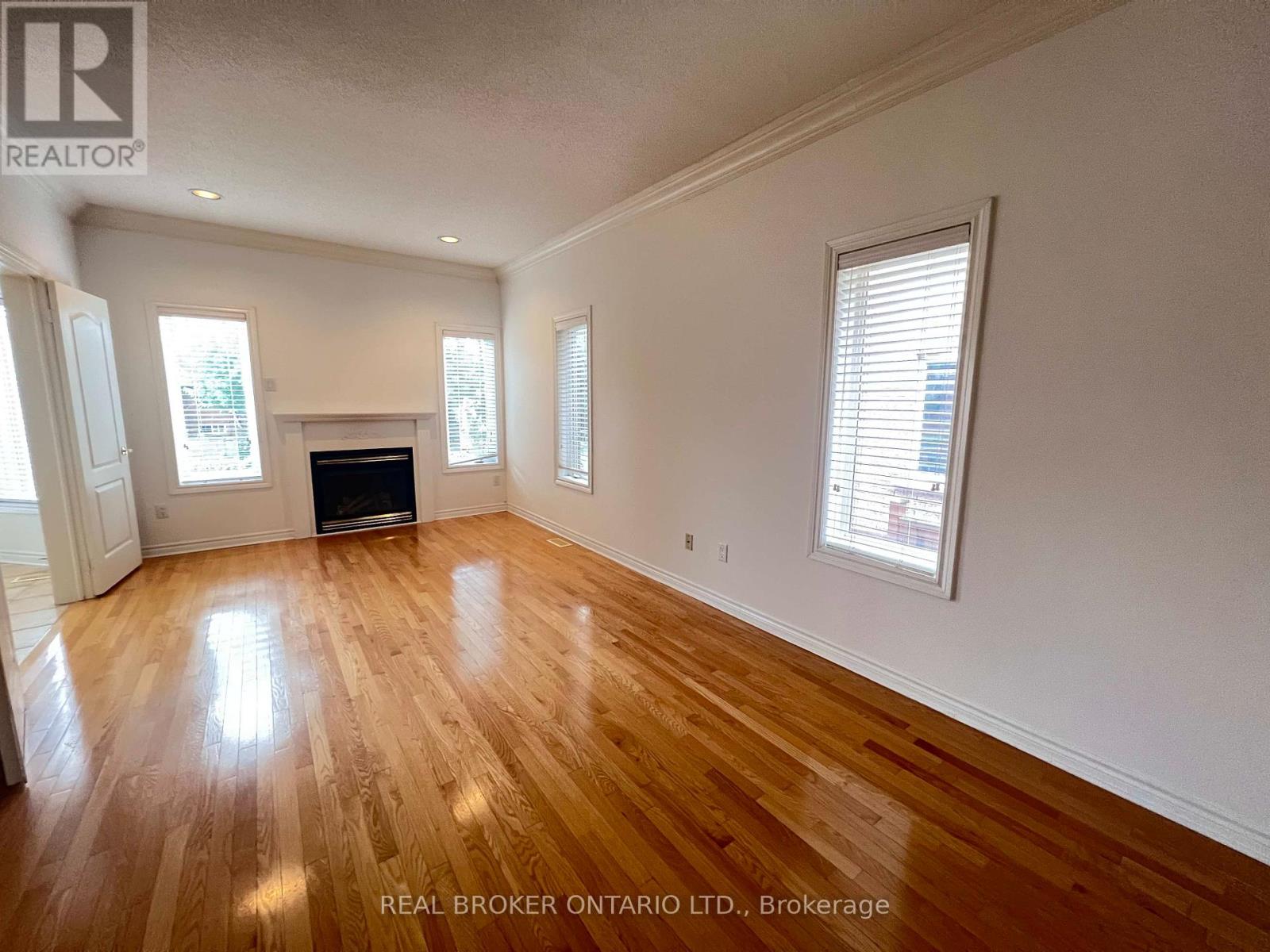 Photo 6 of 36 Stonebridge Boulevard, Toronto ON