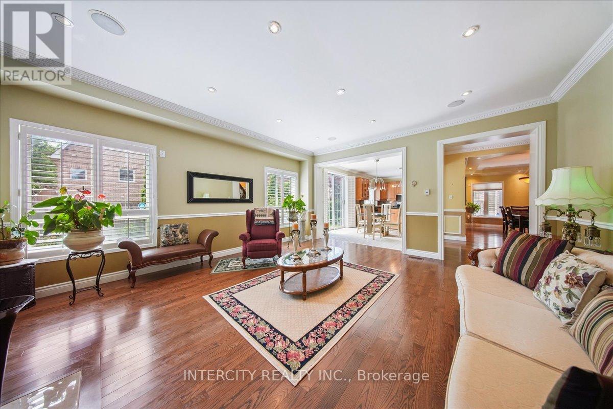 Photo 3 of 7 Butterworth Drive, Ajax ON