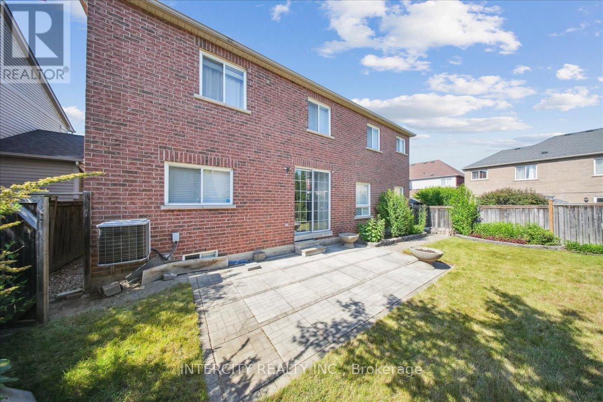 Photo 9 of 7 Butterworth Drive, Ajax ON