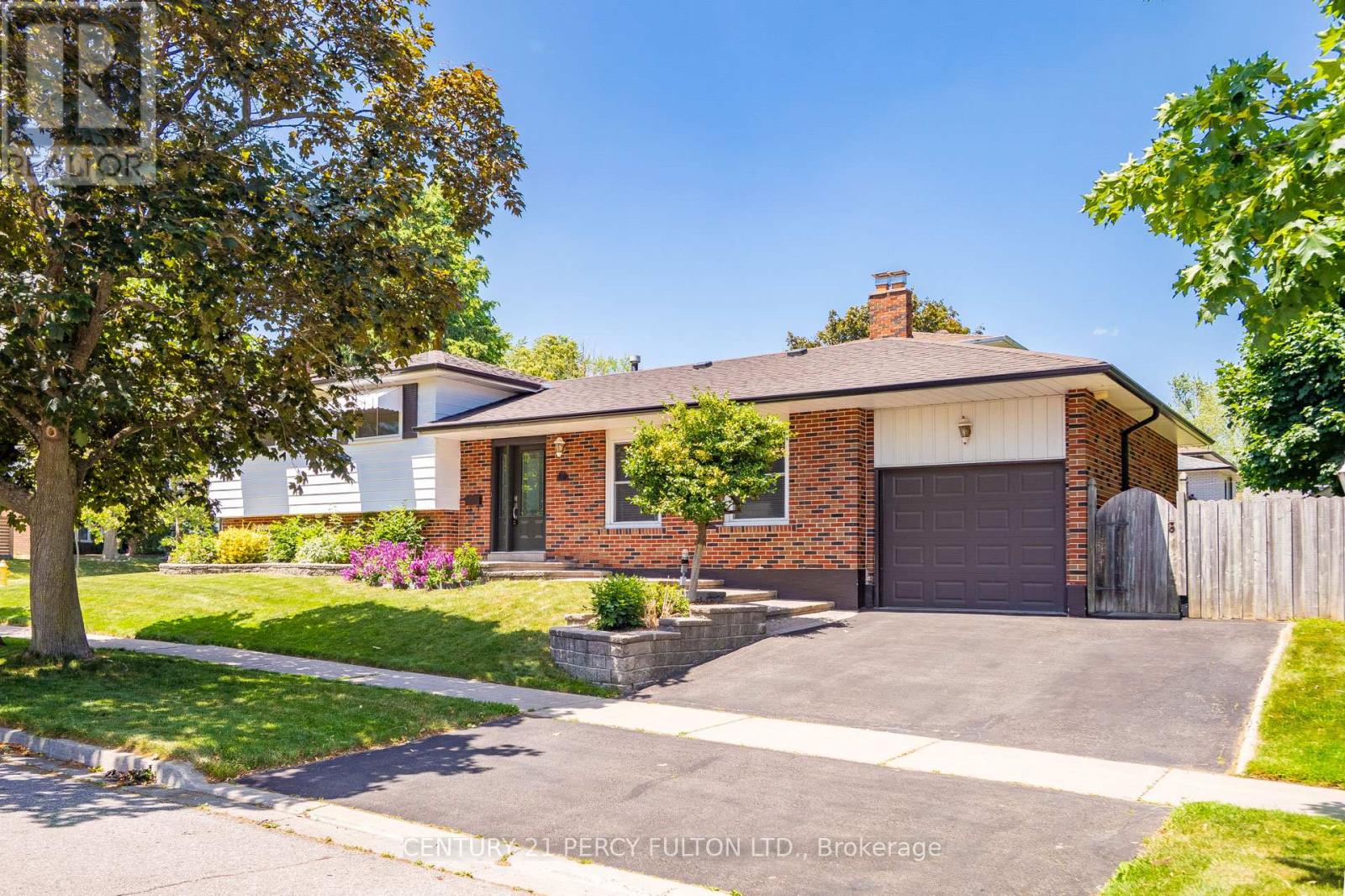 Photo 31 of 50 Chapais Crescent, Toronto ON