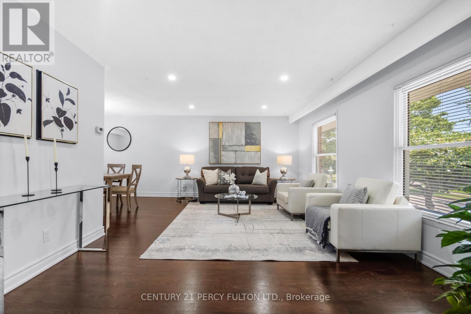 Photo 12 of 50 Chapais Crescent, Toronto ON