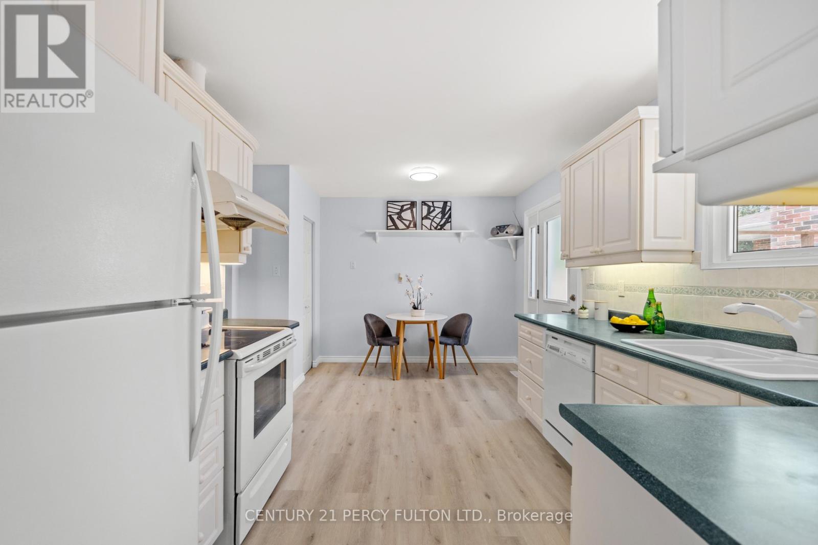 Photo 6 of 50 Chapais Crescent, Toronto ON