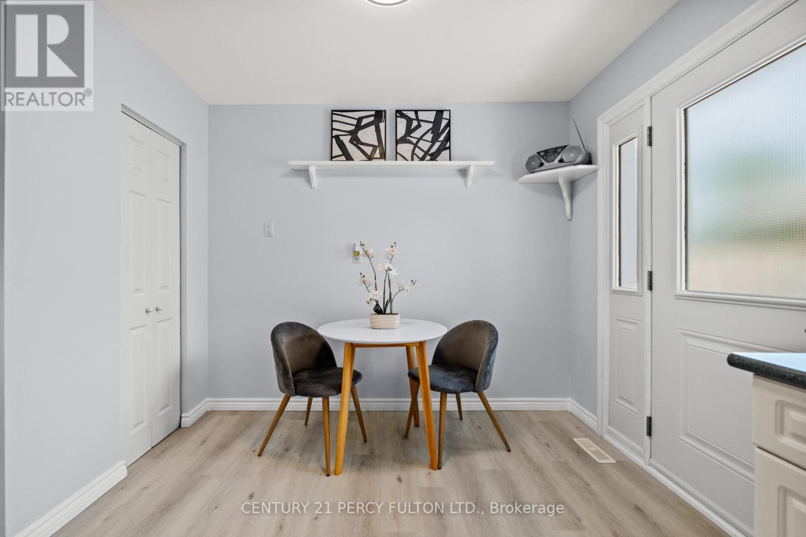 Photo 9 of 50 Chapais Crescent, Toronto ON