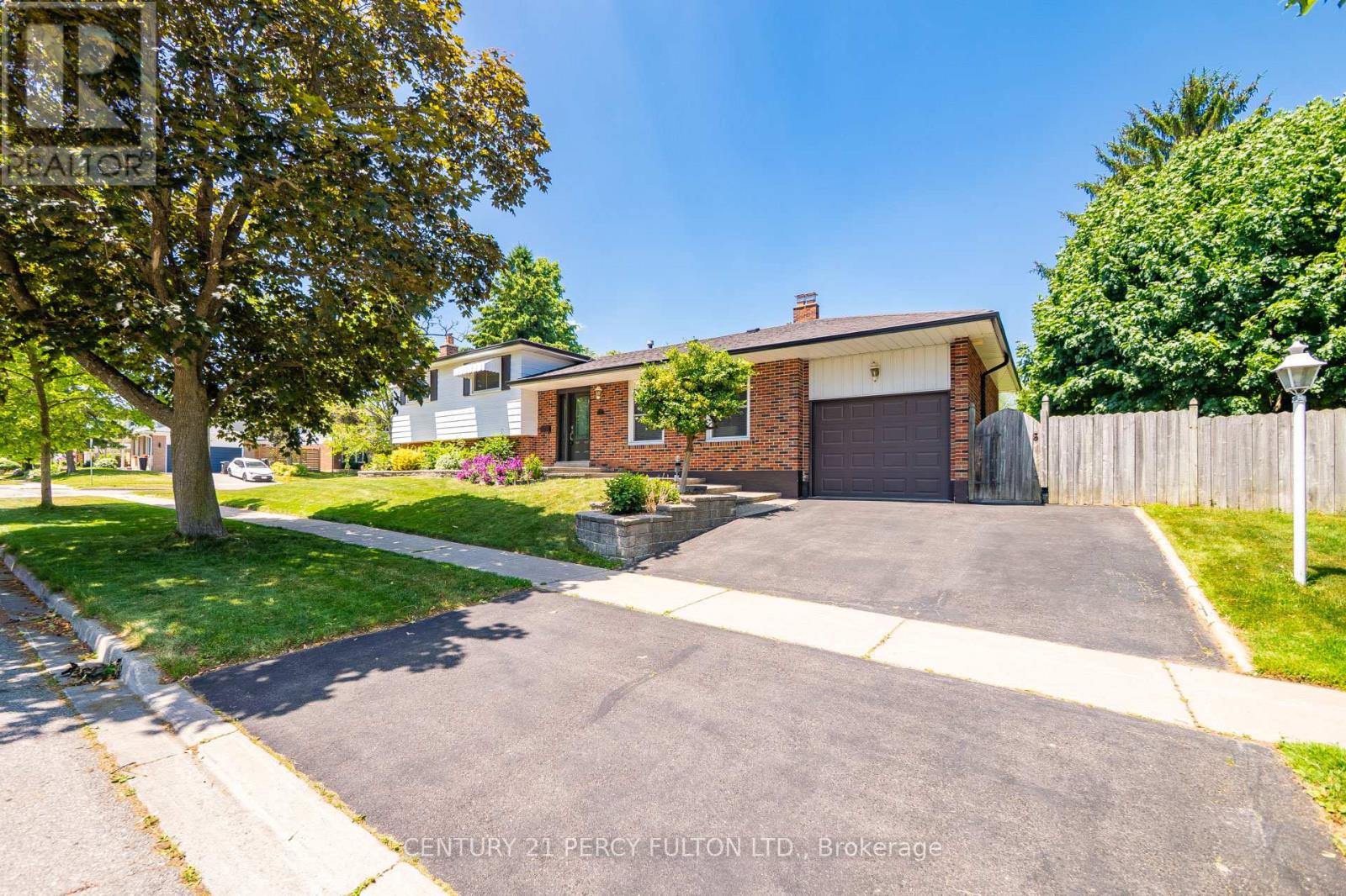 Photo 33 of 50 Chapais Crescent, Toronto ON
