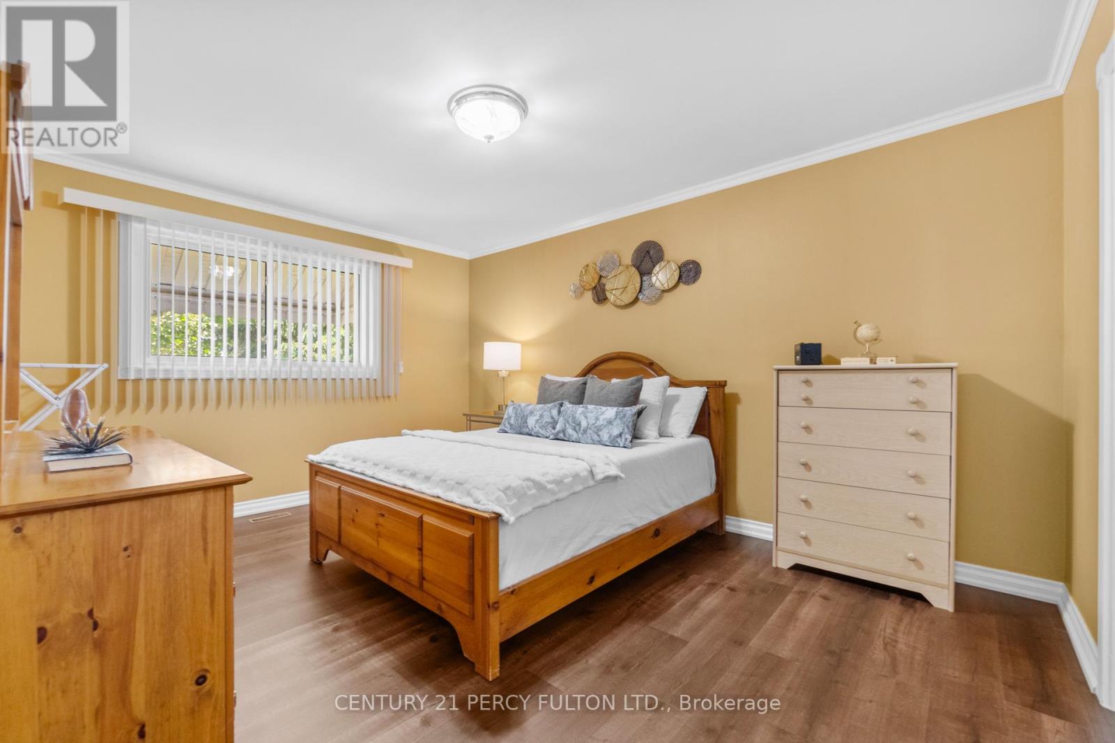 Photo 11 of 50 Chapais Crescent, Toronto ON