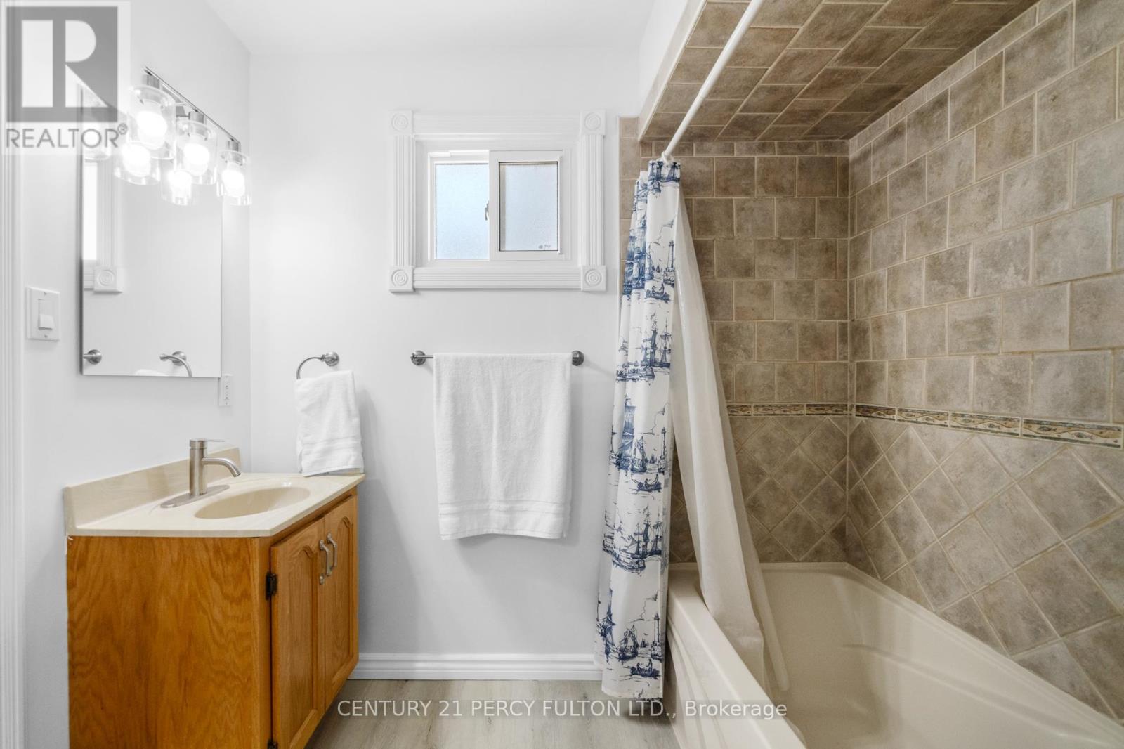 Photo 3 of 50 Chapais Crescent, Toronto ON