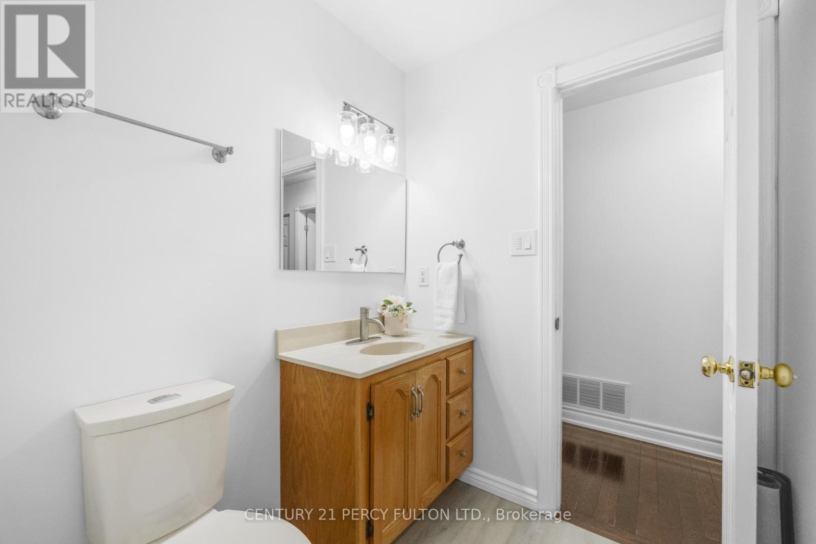 Photo 18 of 50 Chapais Crescent, Toronto ON