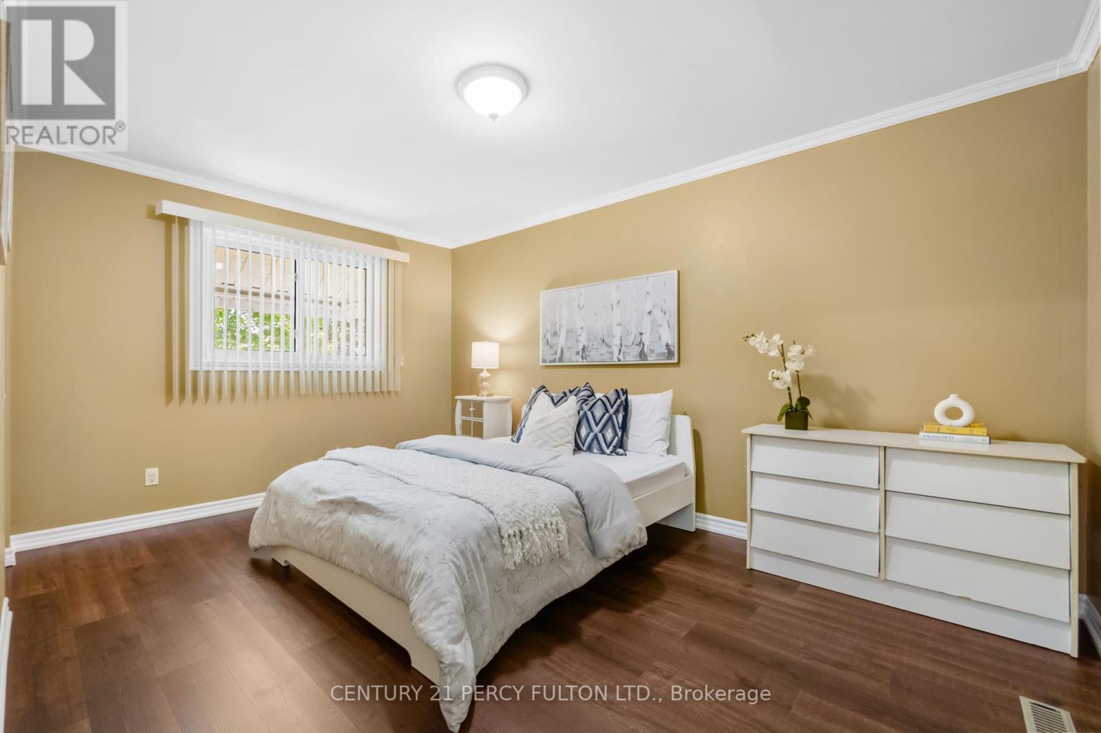 Photo 2 of 50 Chapais Crescent, Toronto ON