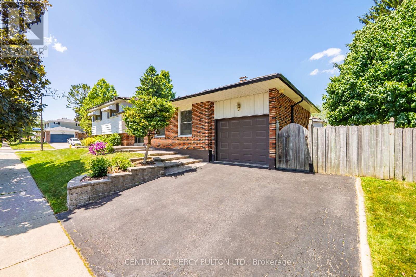 Photo 26 of 50 Chapais Crescent, Toronto ON