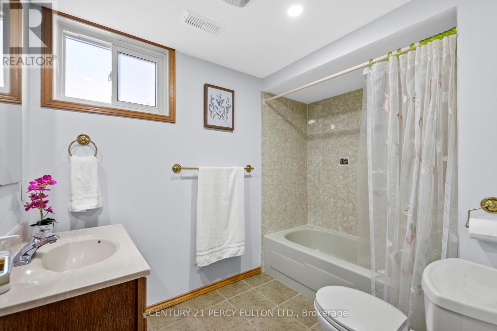 Photo 7 of 50 Chapais Crescent, Toronto ON