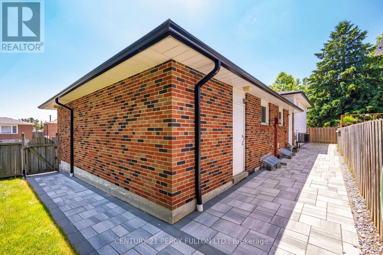 Photo 32 of 50 Chapais Crescent, Toronto ON