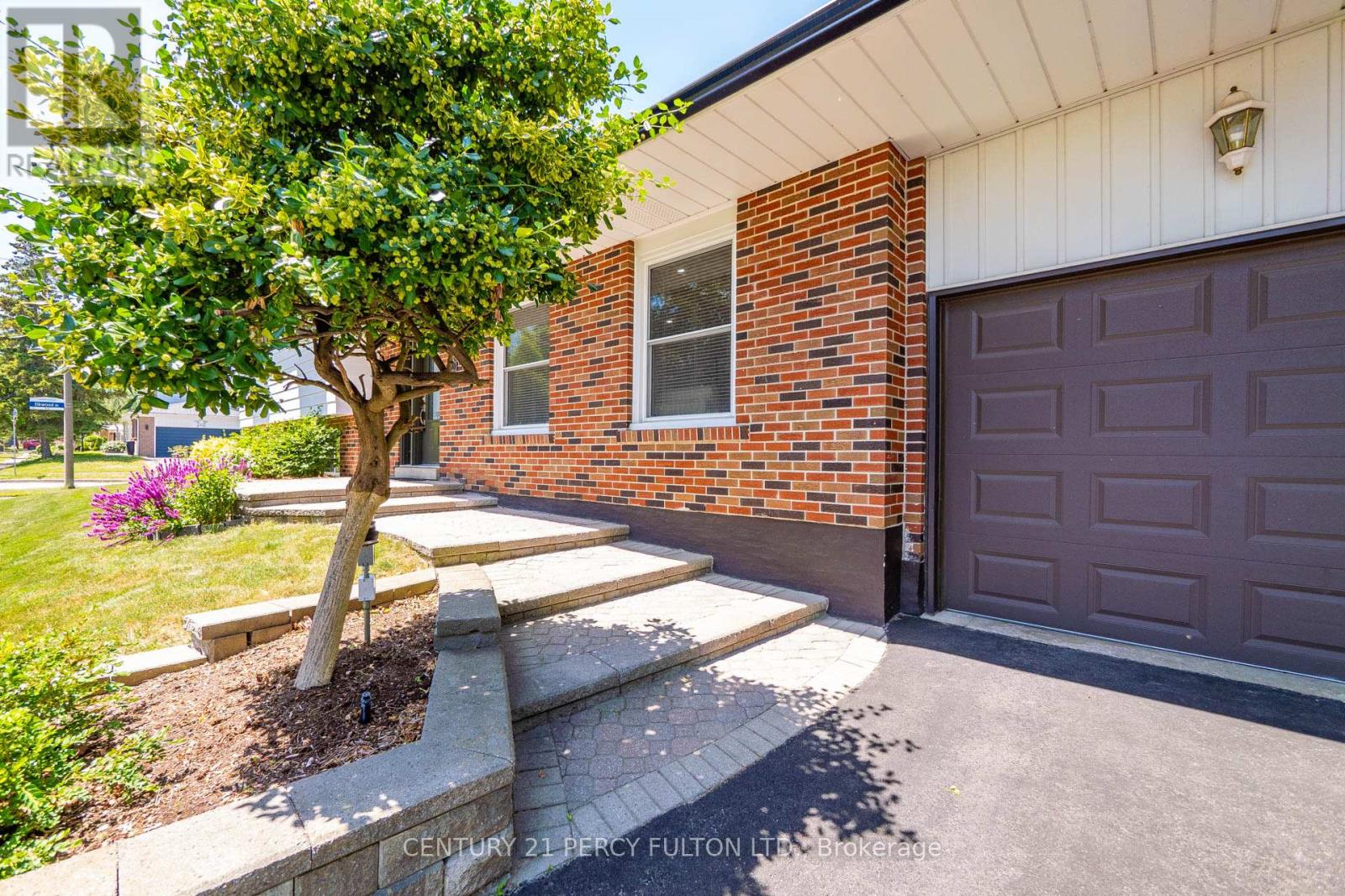 Photo 34 of 50 Chapais Crescent, Toronto ON