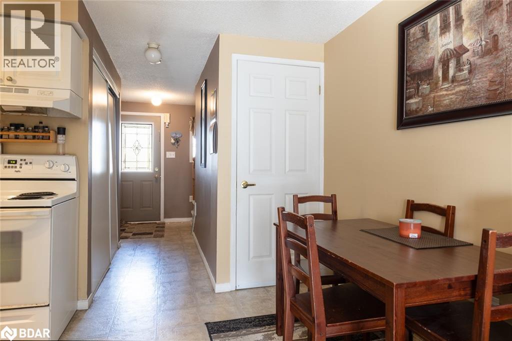 Photo 4 of 17 Majesty Boulevard, Barrie ON