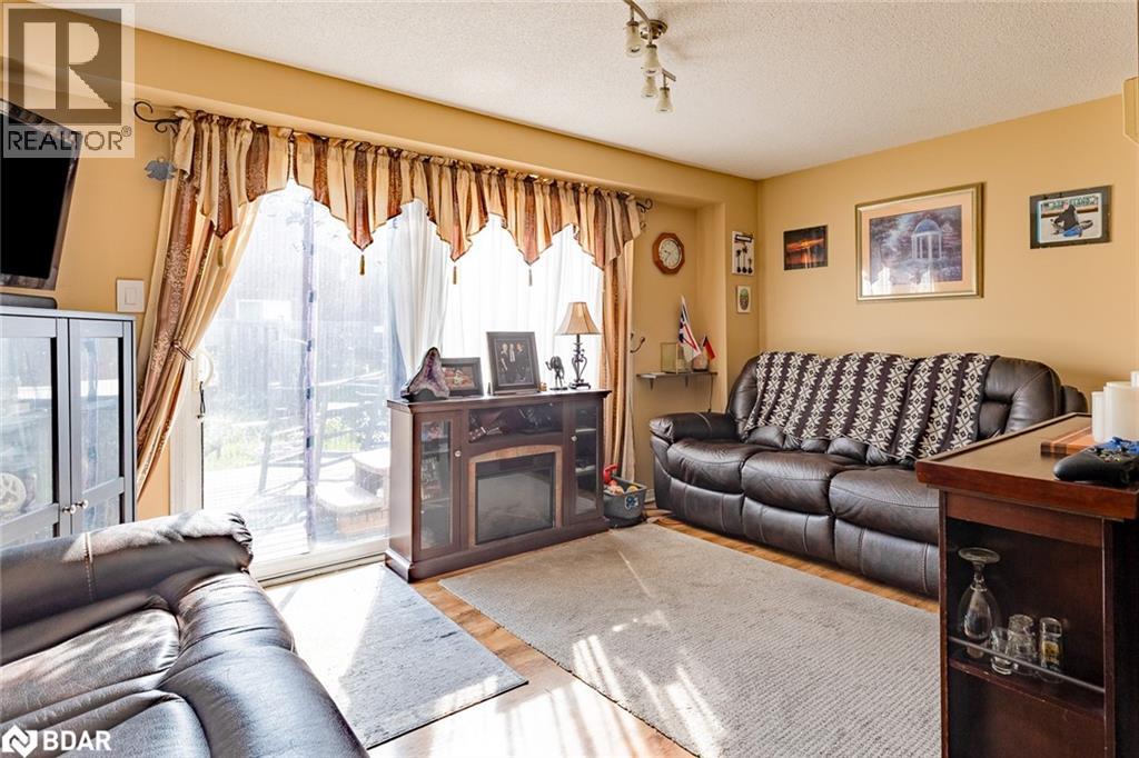 Photo 5 of 17 Majesty Boulevard, Barrie ON