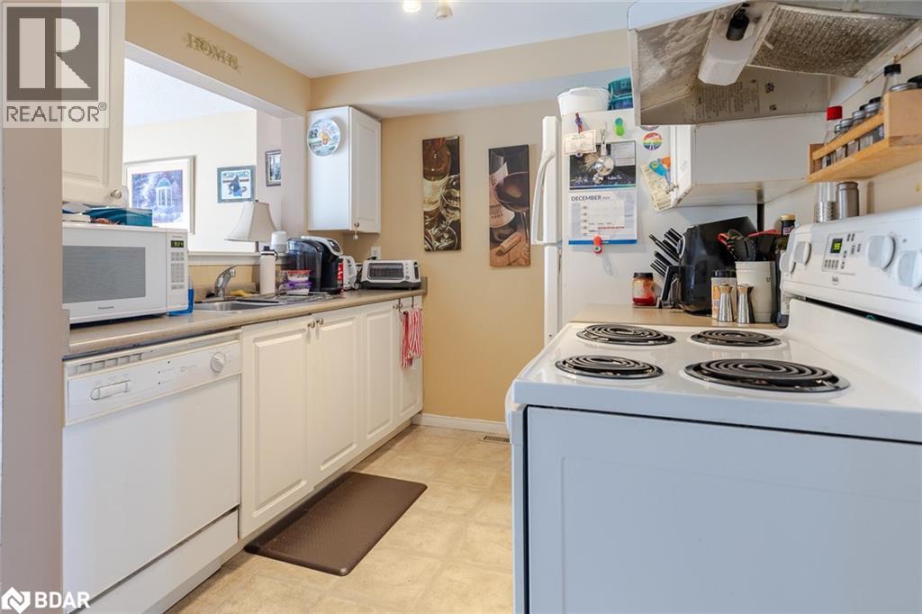 Photo 7 of 17 Majesty Boulevard, Barrie ON