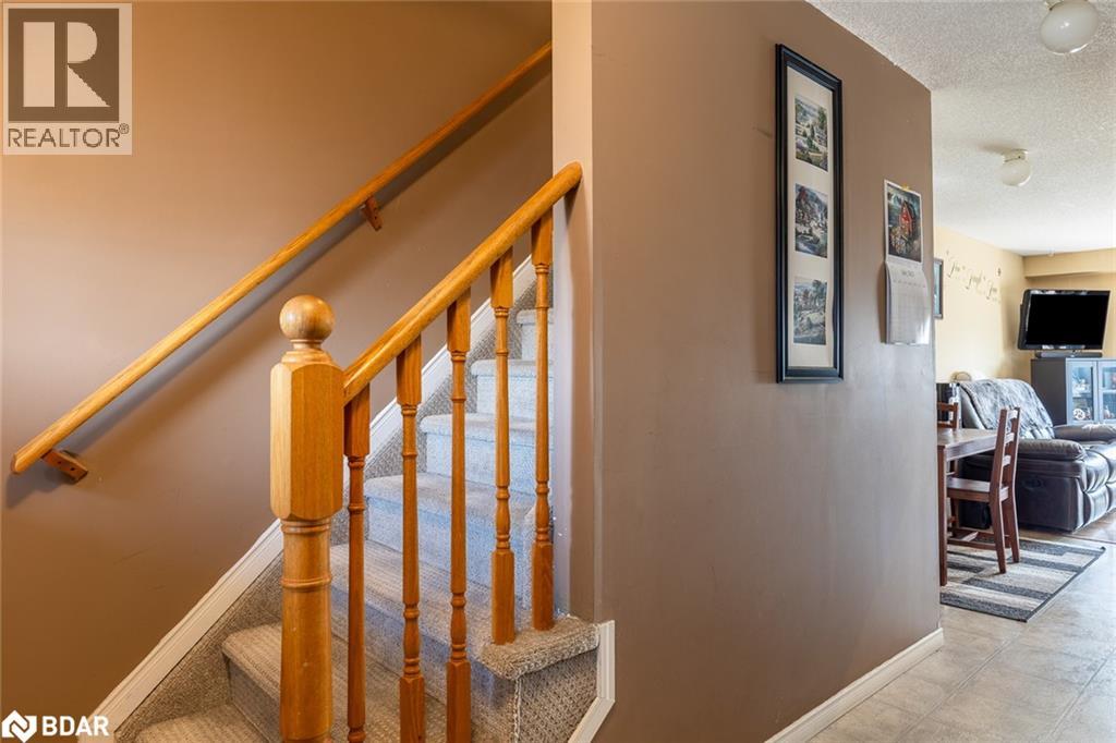 Photo 3 of 17 Majesty Boulevard, Barrie ON