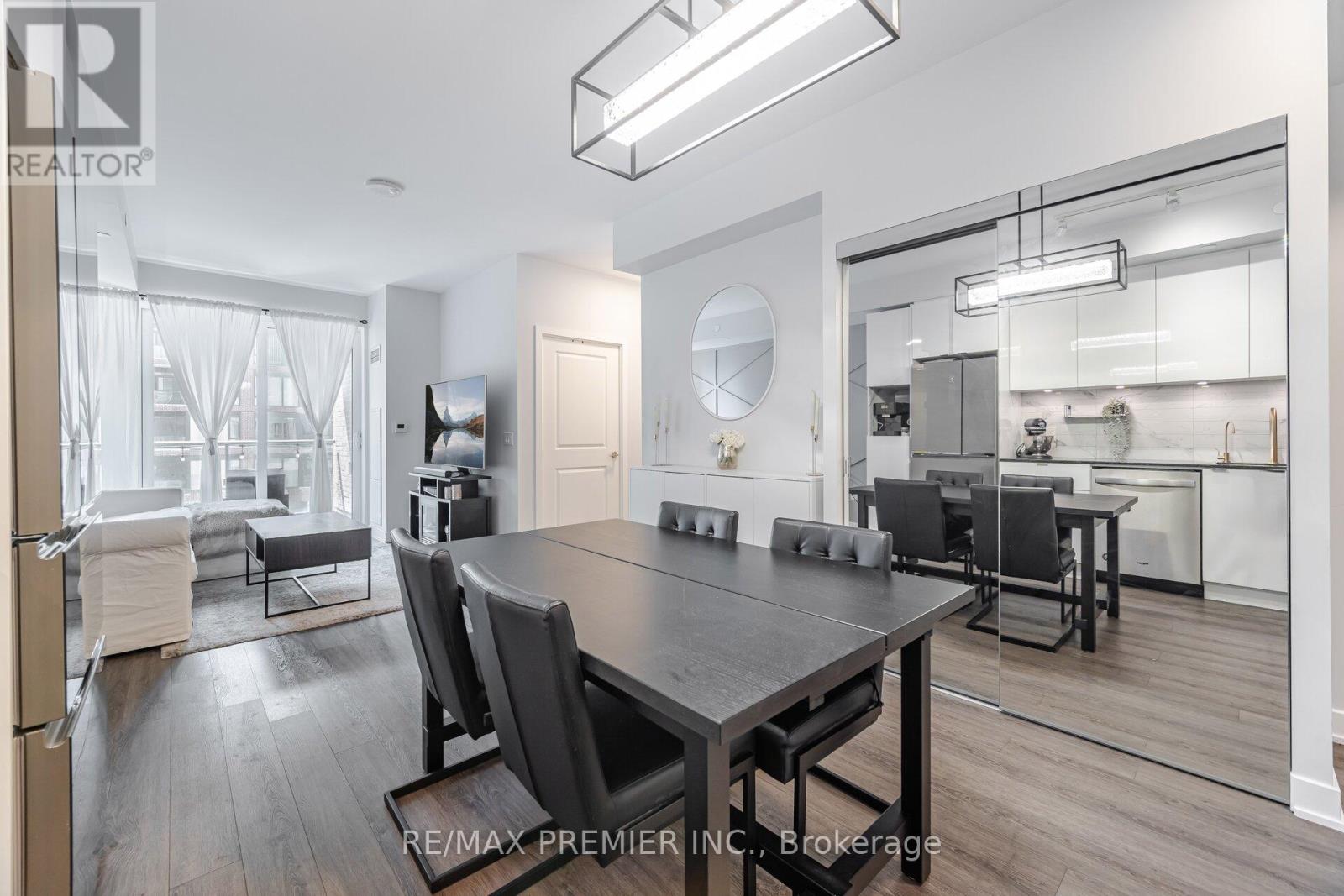 Photo 10 of 317 100 Eagle Rock Way, Vaughan ON