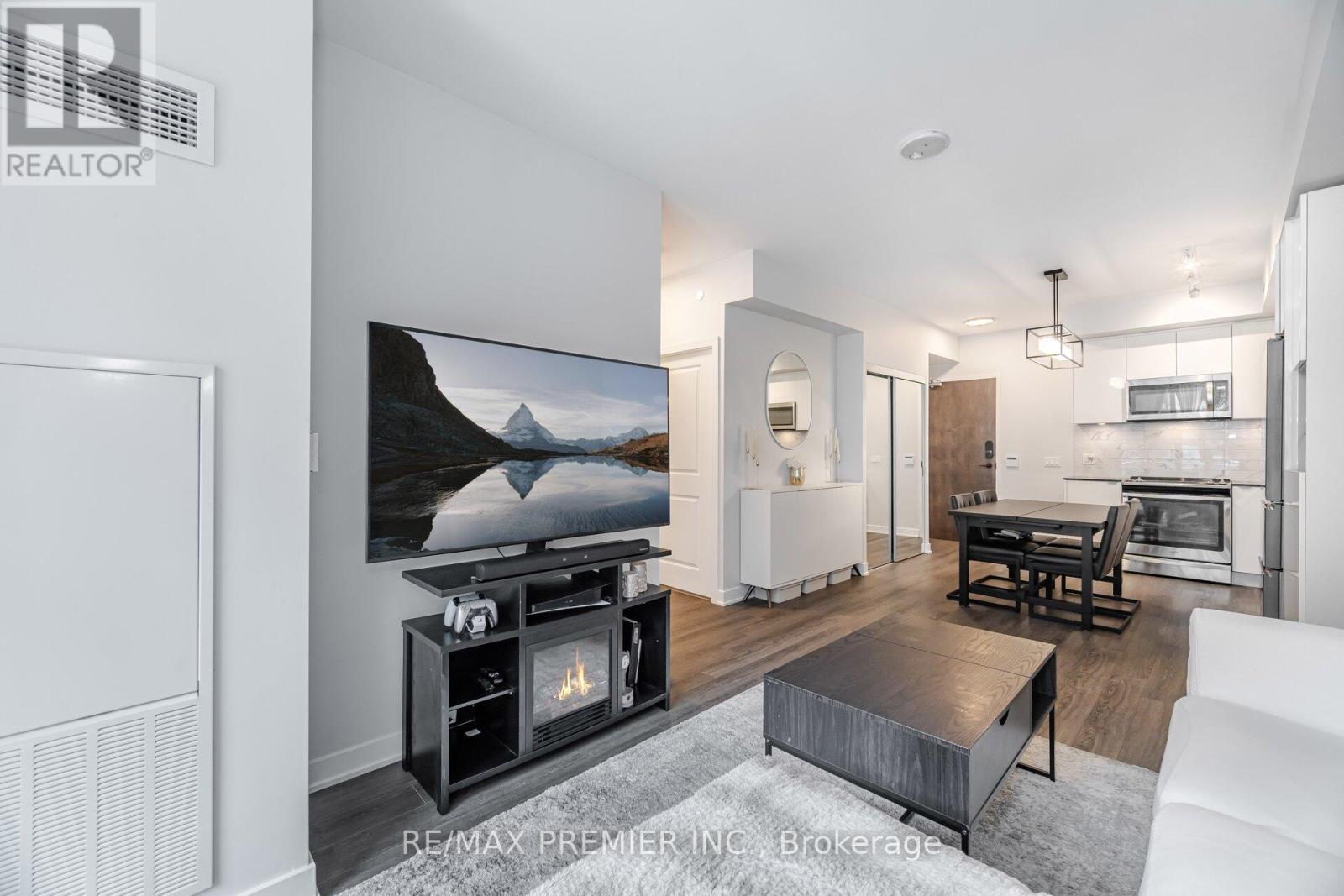 Photo 18 of 317 100 Eagle Rock Way, Vaughan ON