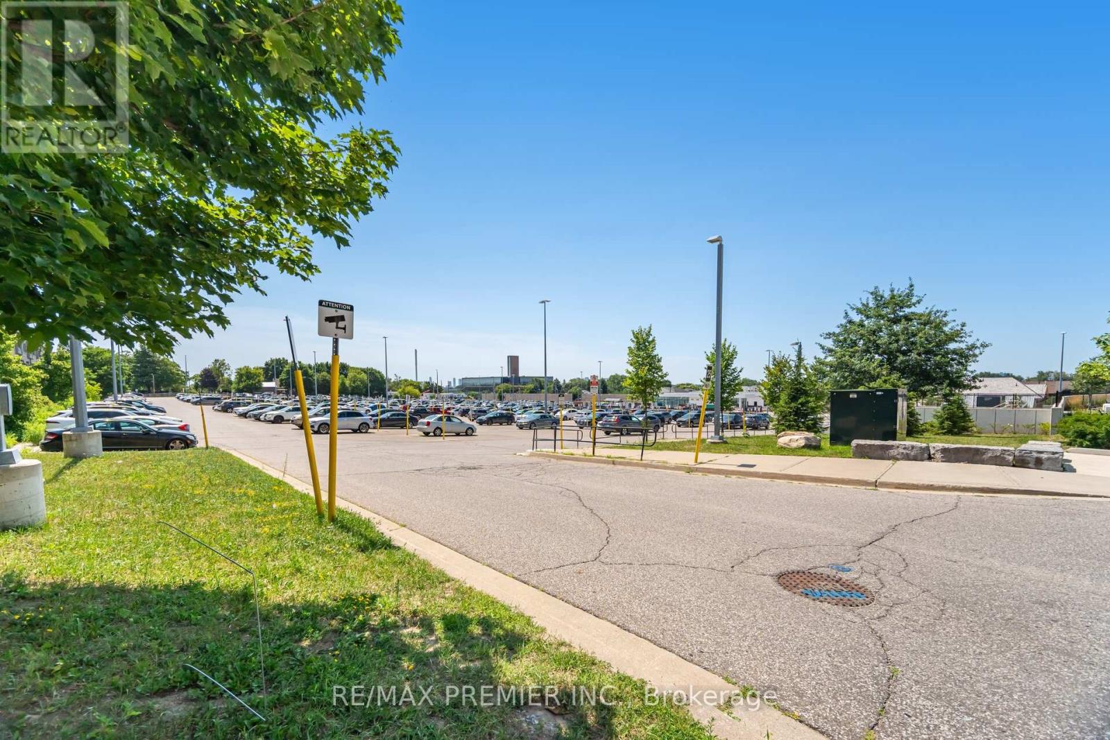 Photo 39 of 317 100 Eagle Rock Way, Vaughan ON