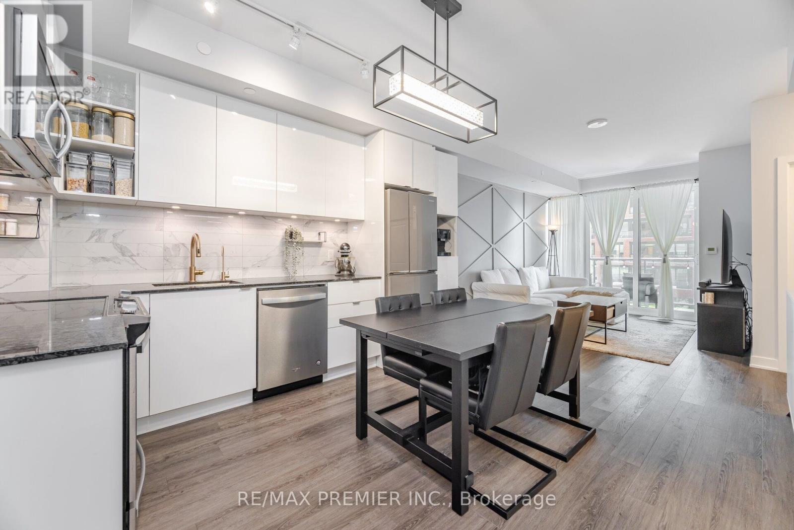 Photo 5 of 317 100 Eagle Rock Way, Vaughan ON