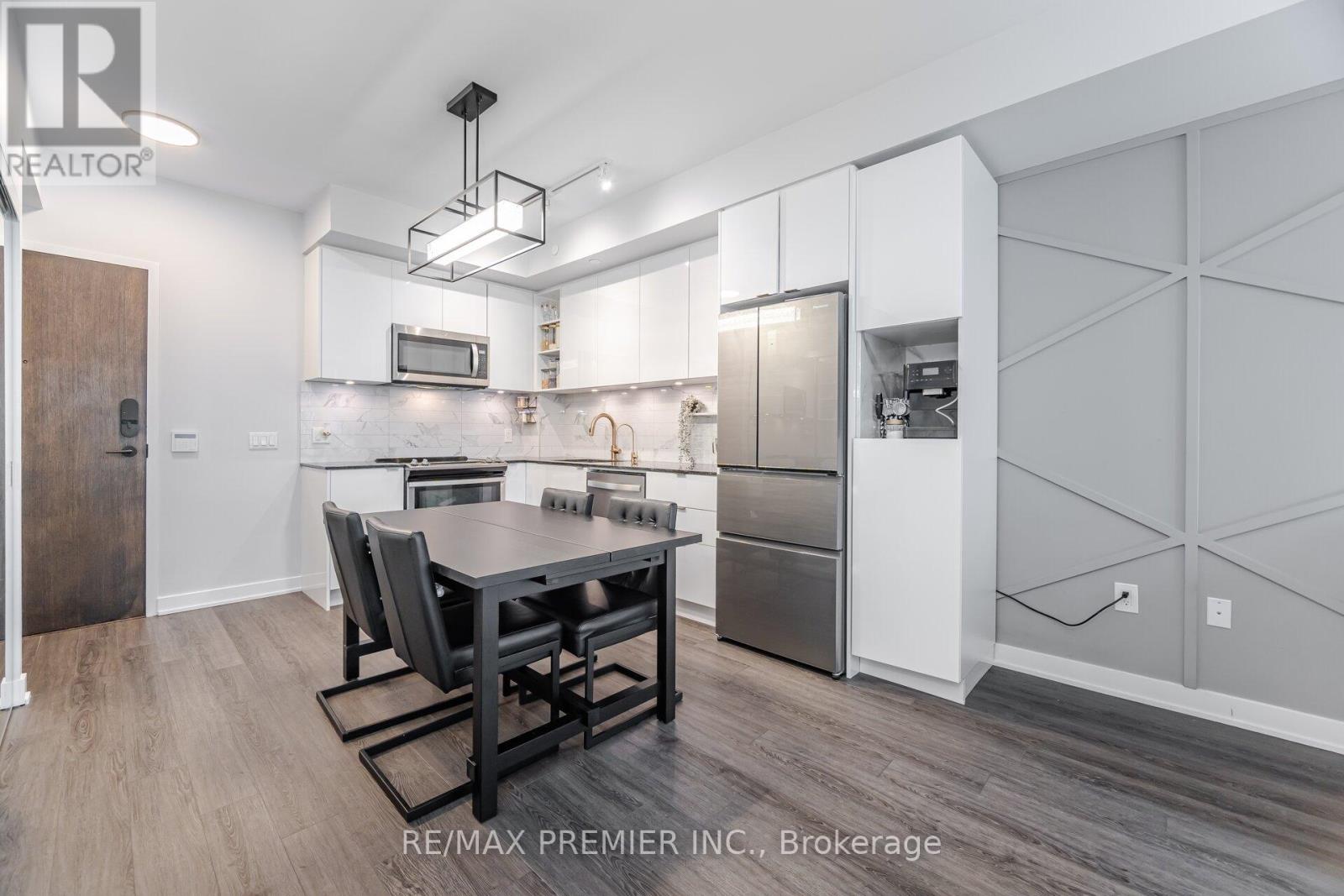 Photo 6 of 317 100 Eagle Rock Way, Vaughan ON