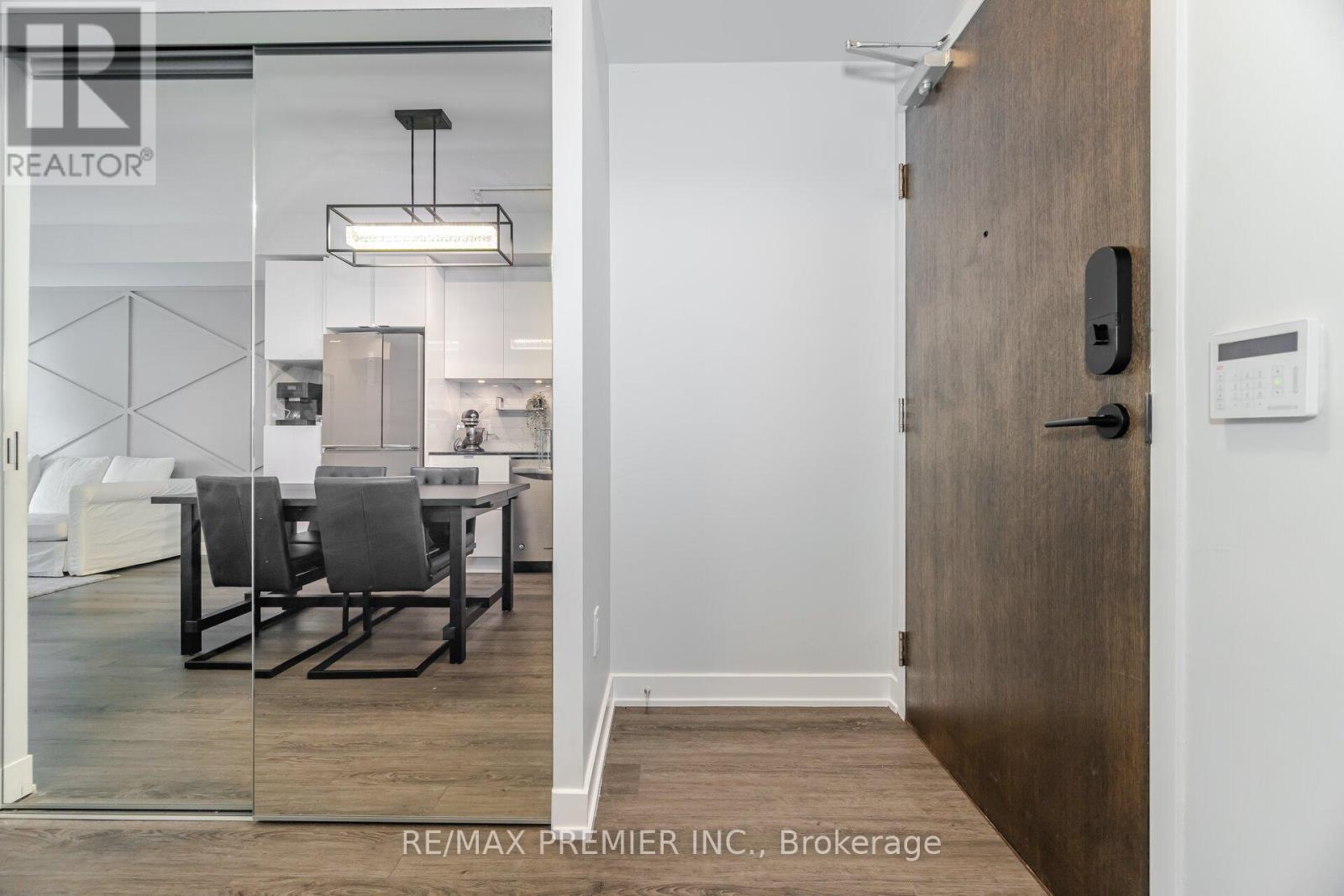Photo 8 of 317 100 Eagle Rock Way, Vaughan ON