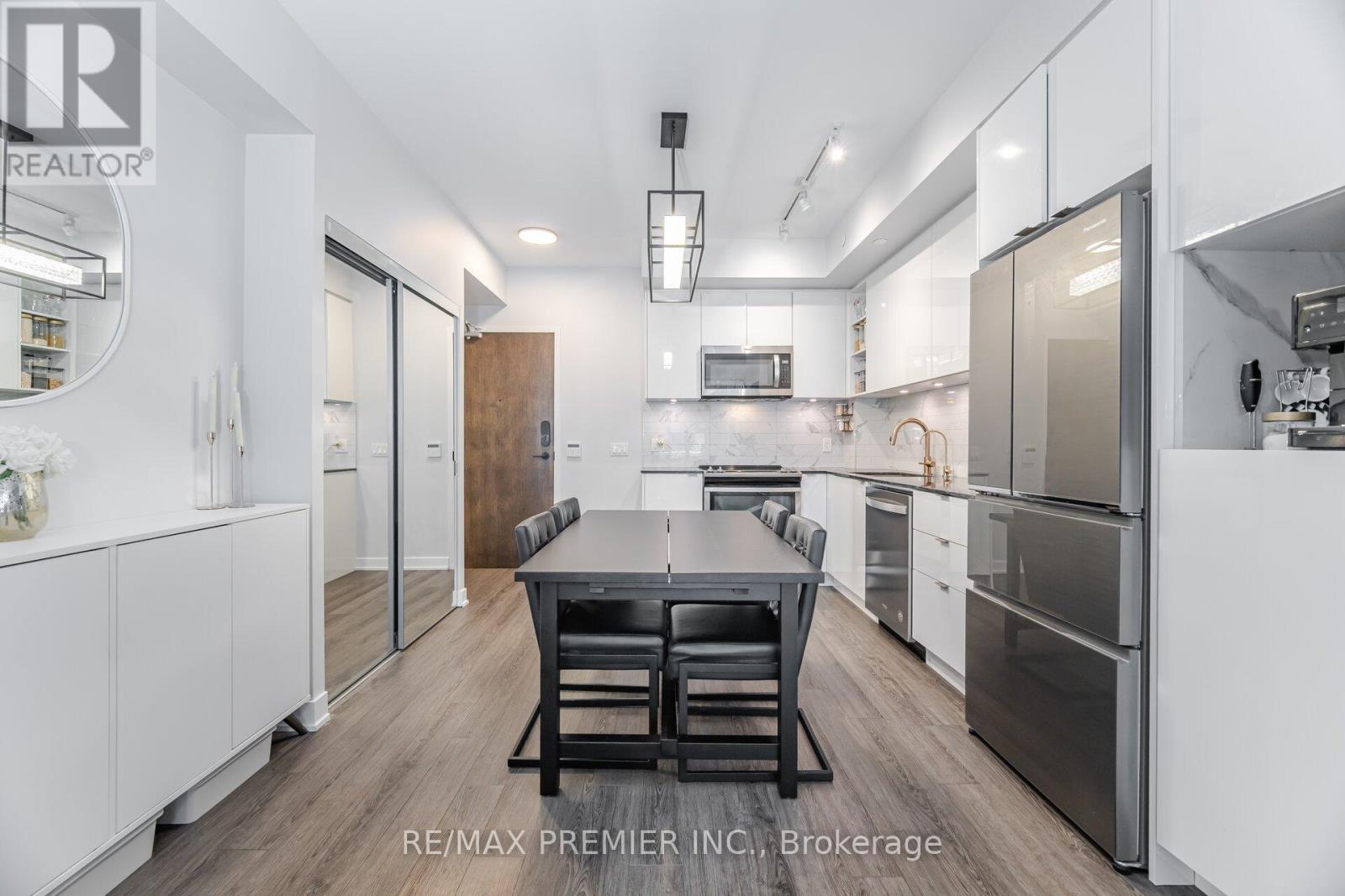Photo 9 of 317 100 Eagle Rock Way, Vaughan ON