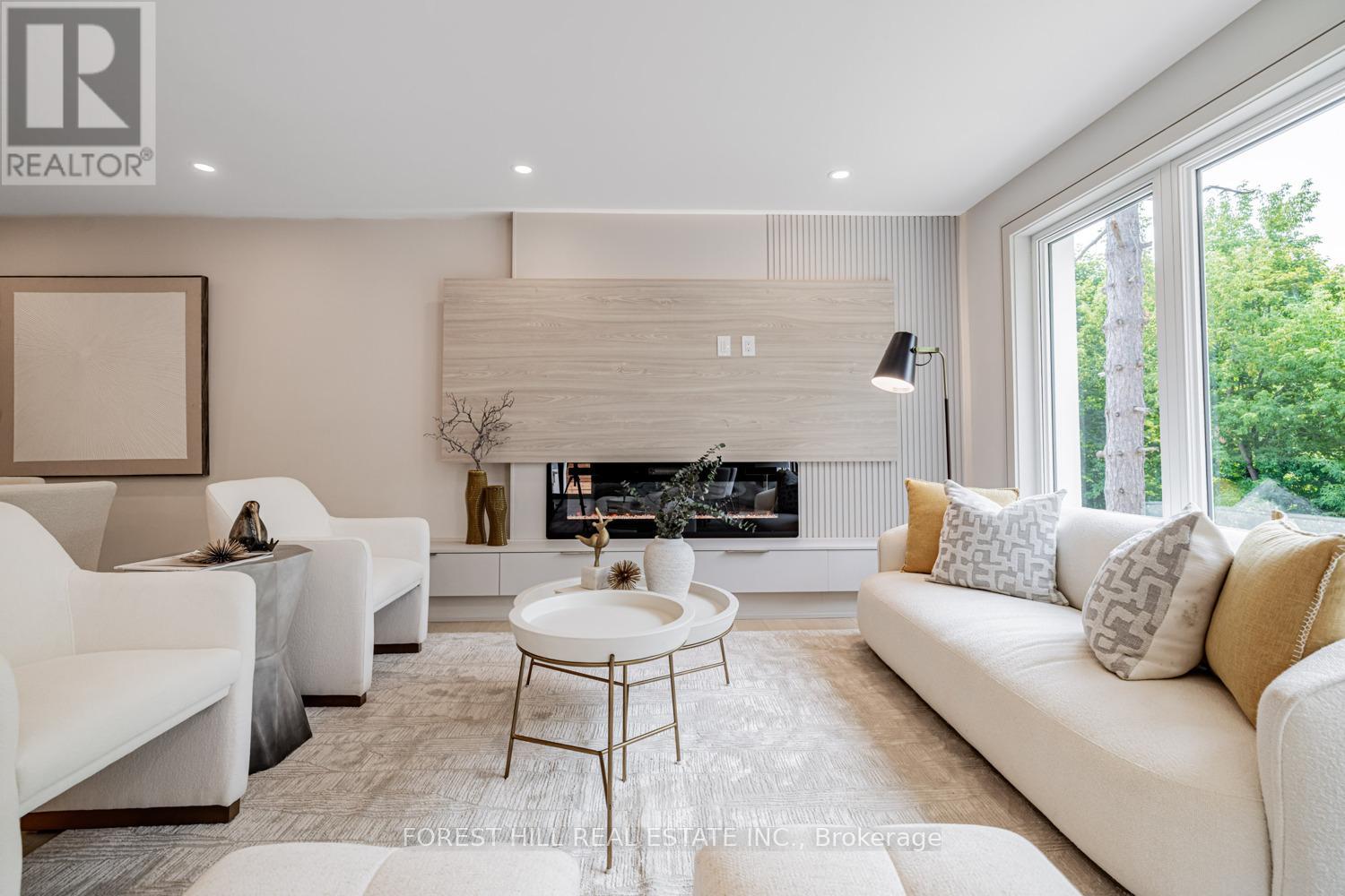 Photo 12 of 43 Thorny Brae Drive, Markham ON
