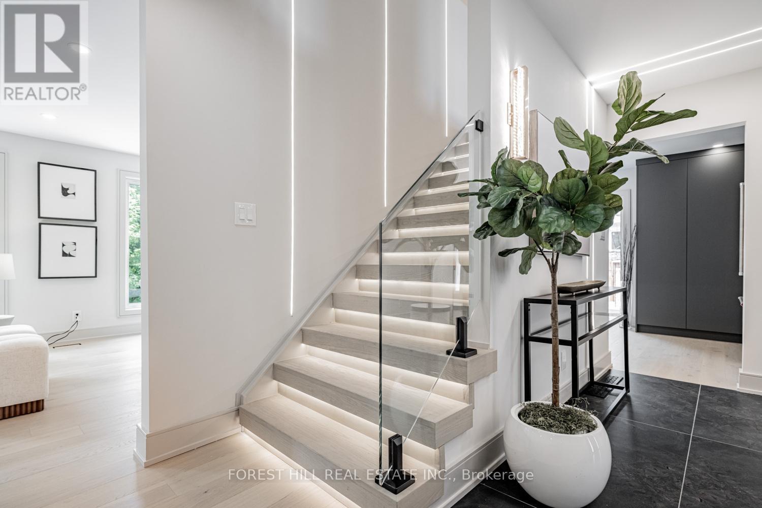 Photo 22 of 43 Thorny Brae Drive, Markham ON