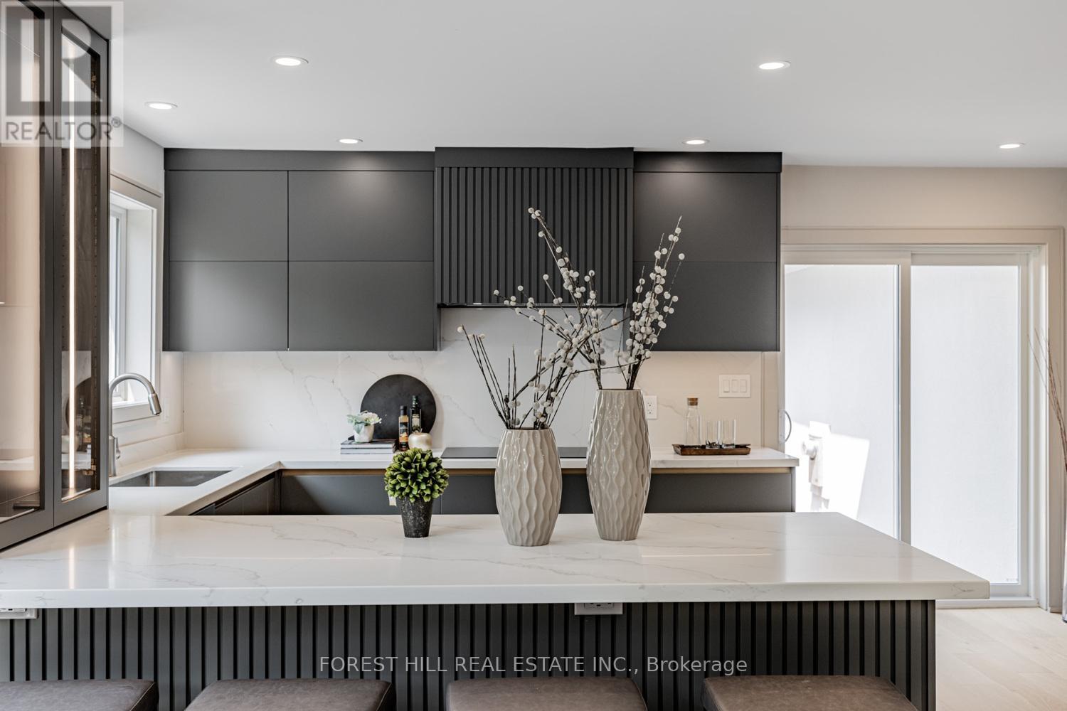 Photo 16 of 43 Thorny Brae Drive, Markham ON