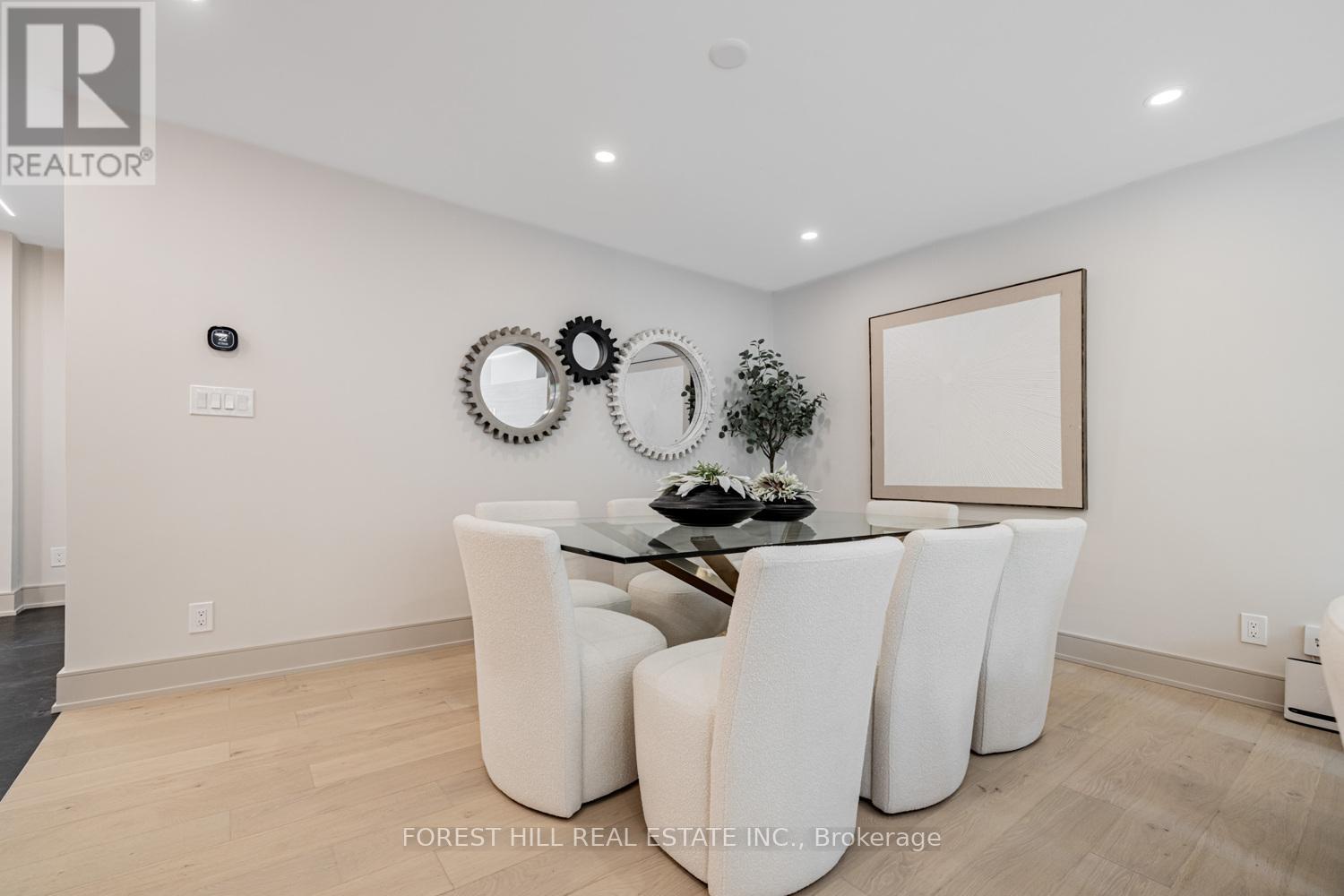 Photo 8 of 43 Thorny Brae Drive, Markham ON