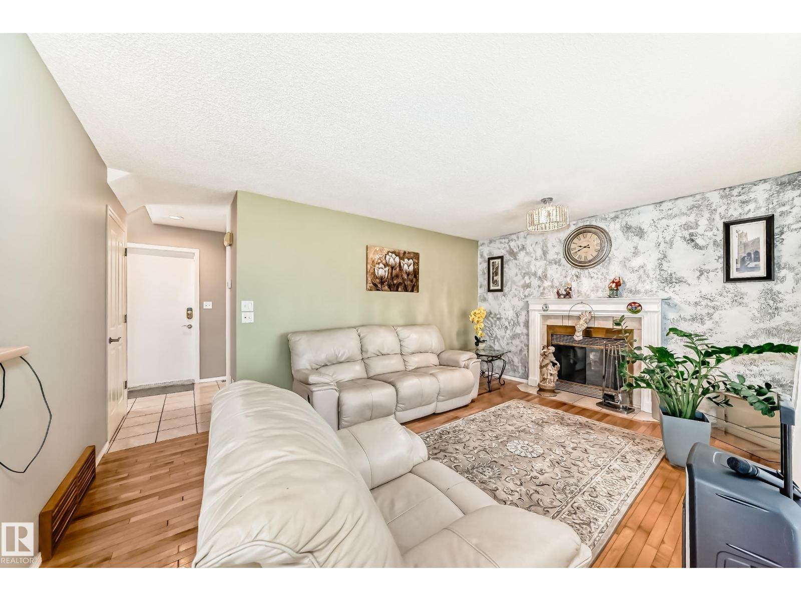 Photo 18 of 38 Deane Cr, St Albert AB