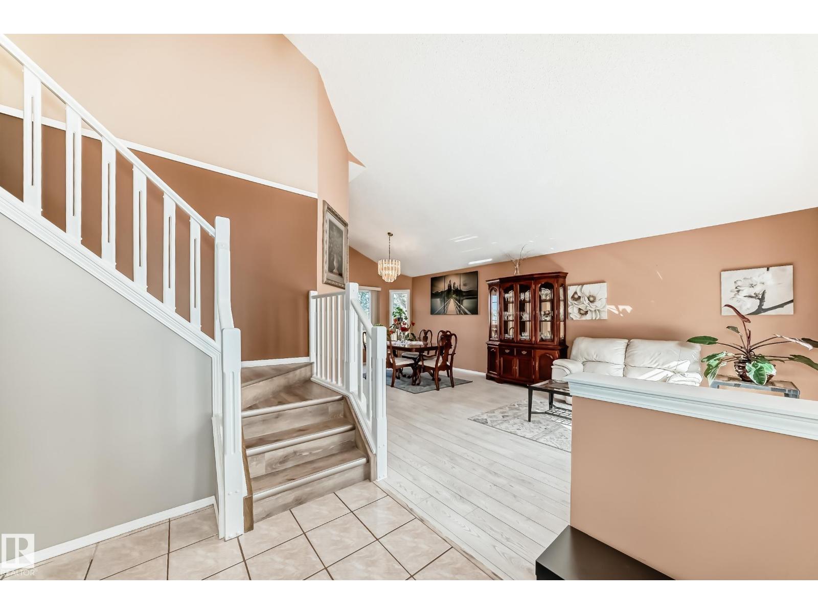 Photo 21 of 38 Deane Cr, St Albert AB