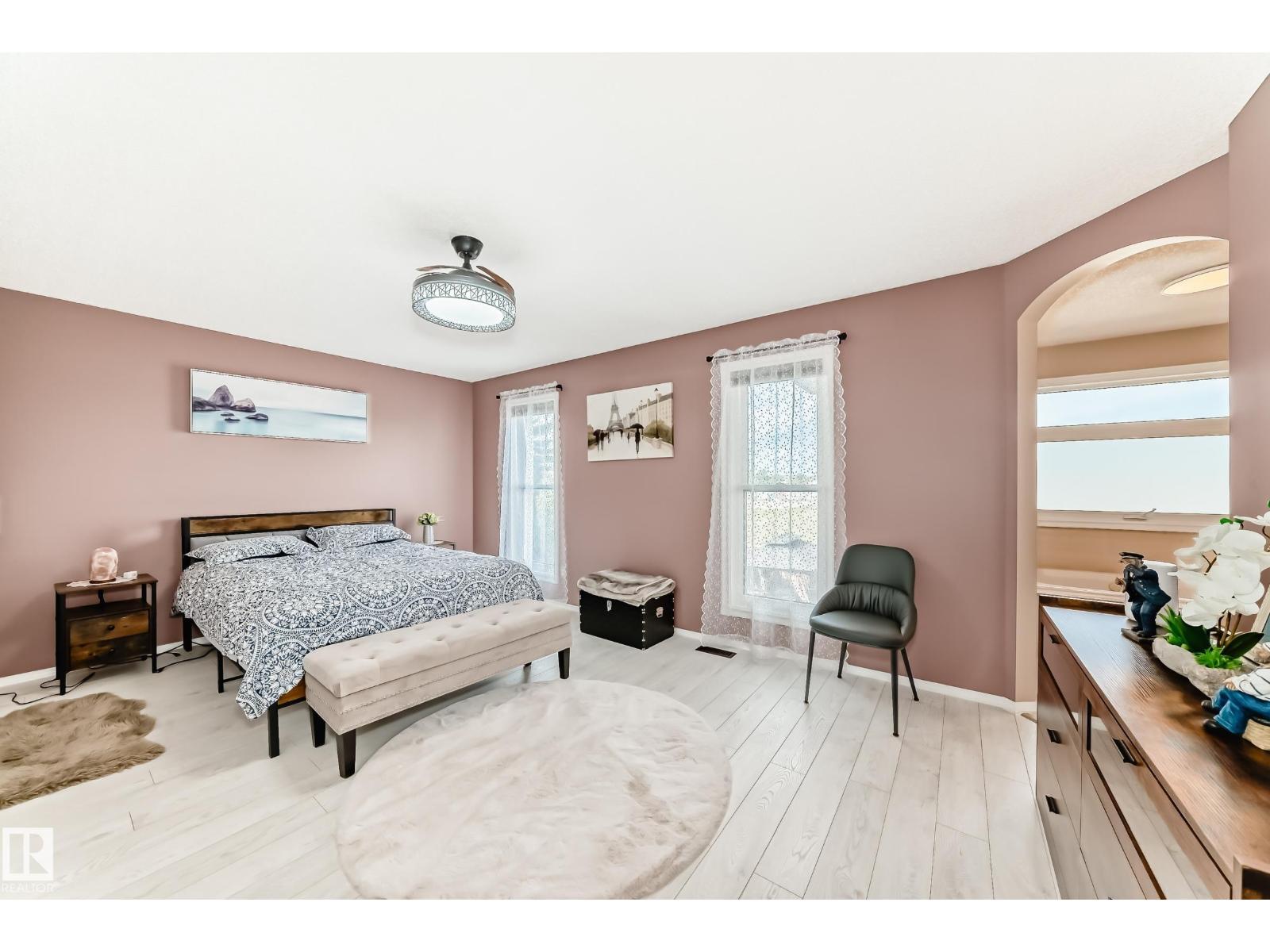 Photo 22 of 38 Deane Cr, St Albert AB