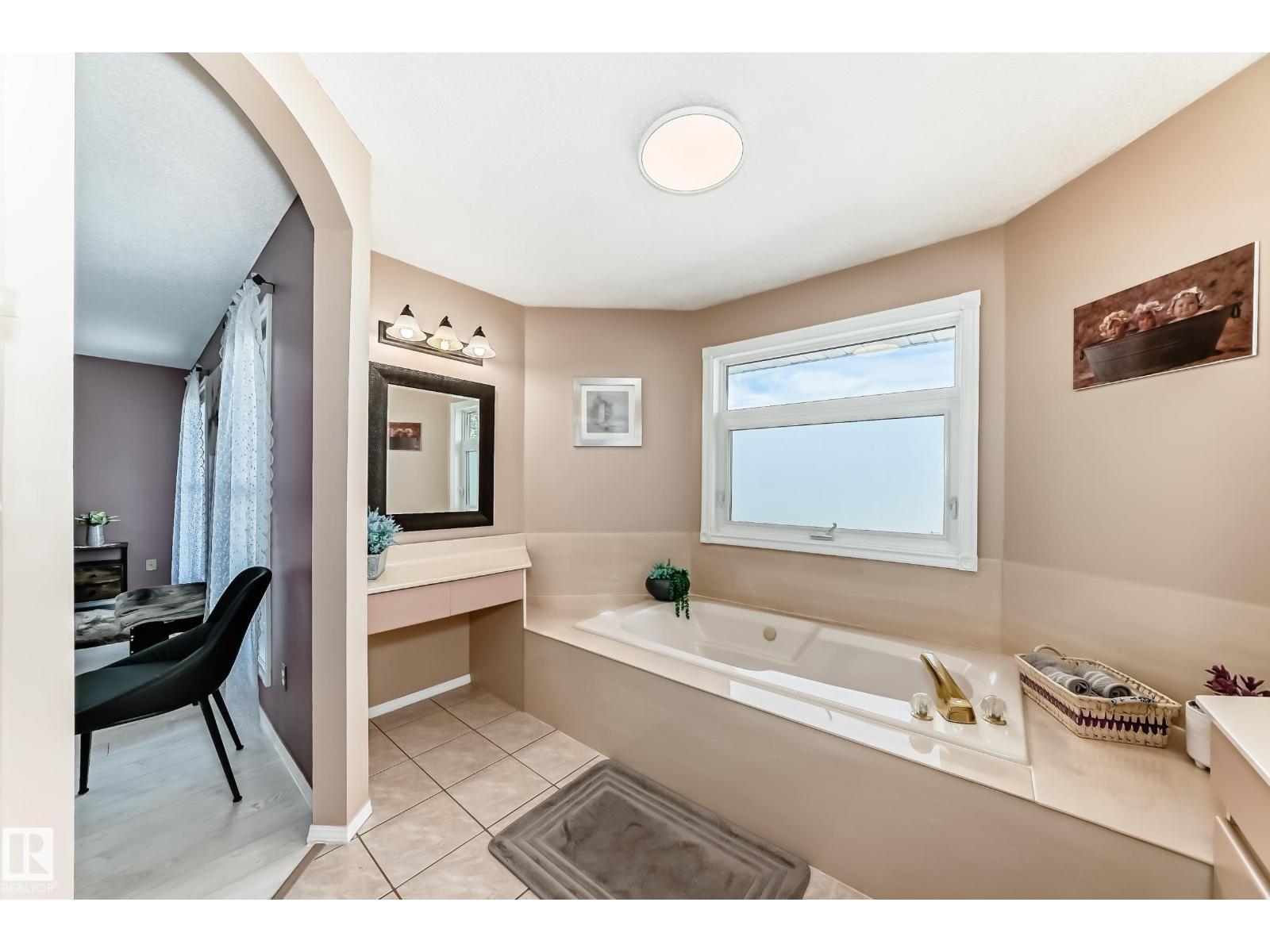 Photo 26 of 38 Deane Cr, St Albert AB