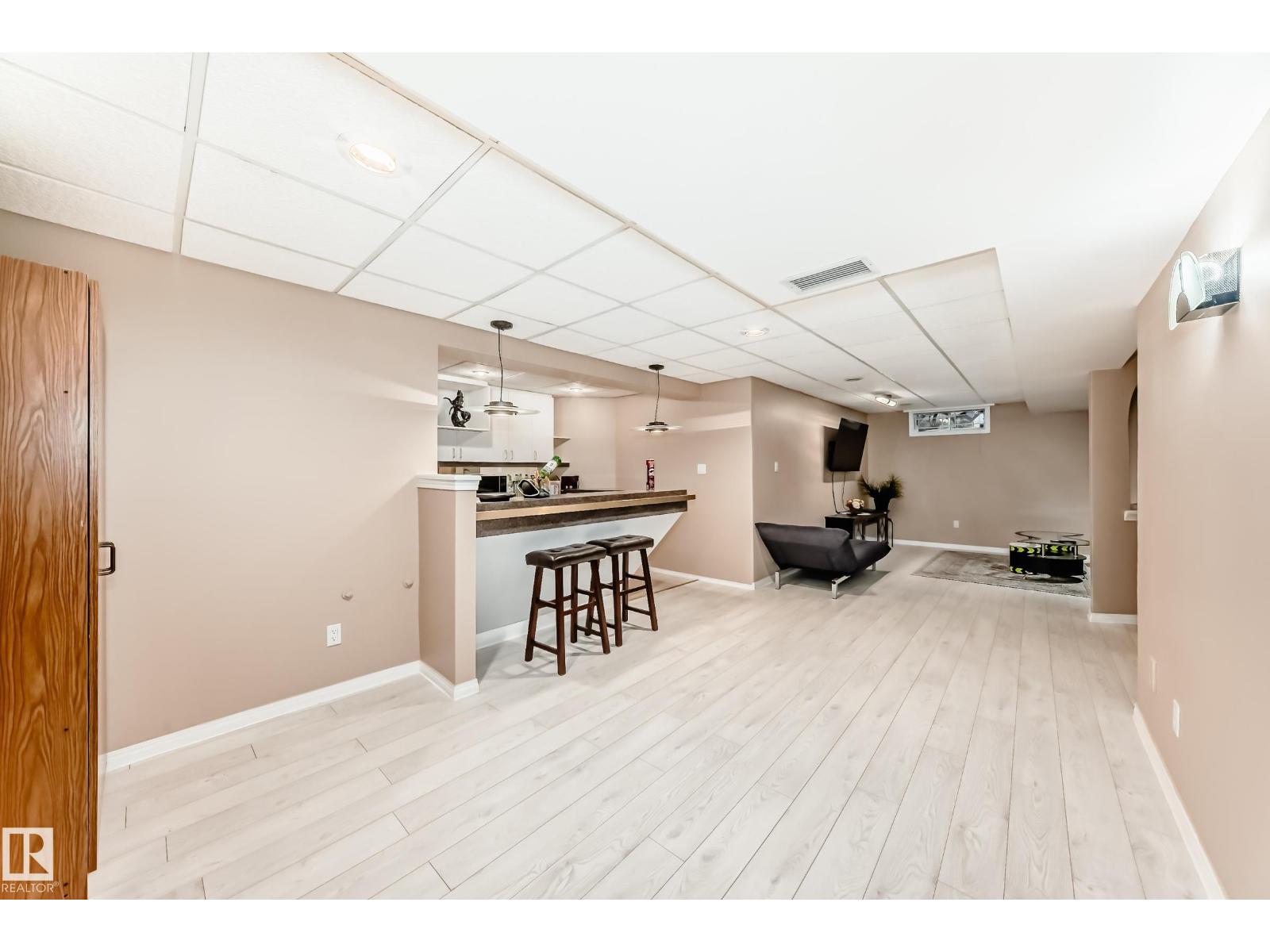 Photo 30 of 38 Deane Cr, St Albert AB
